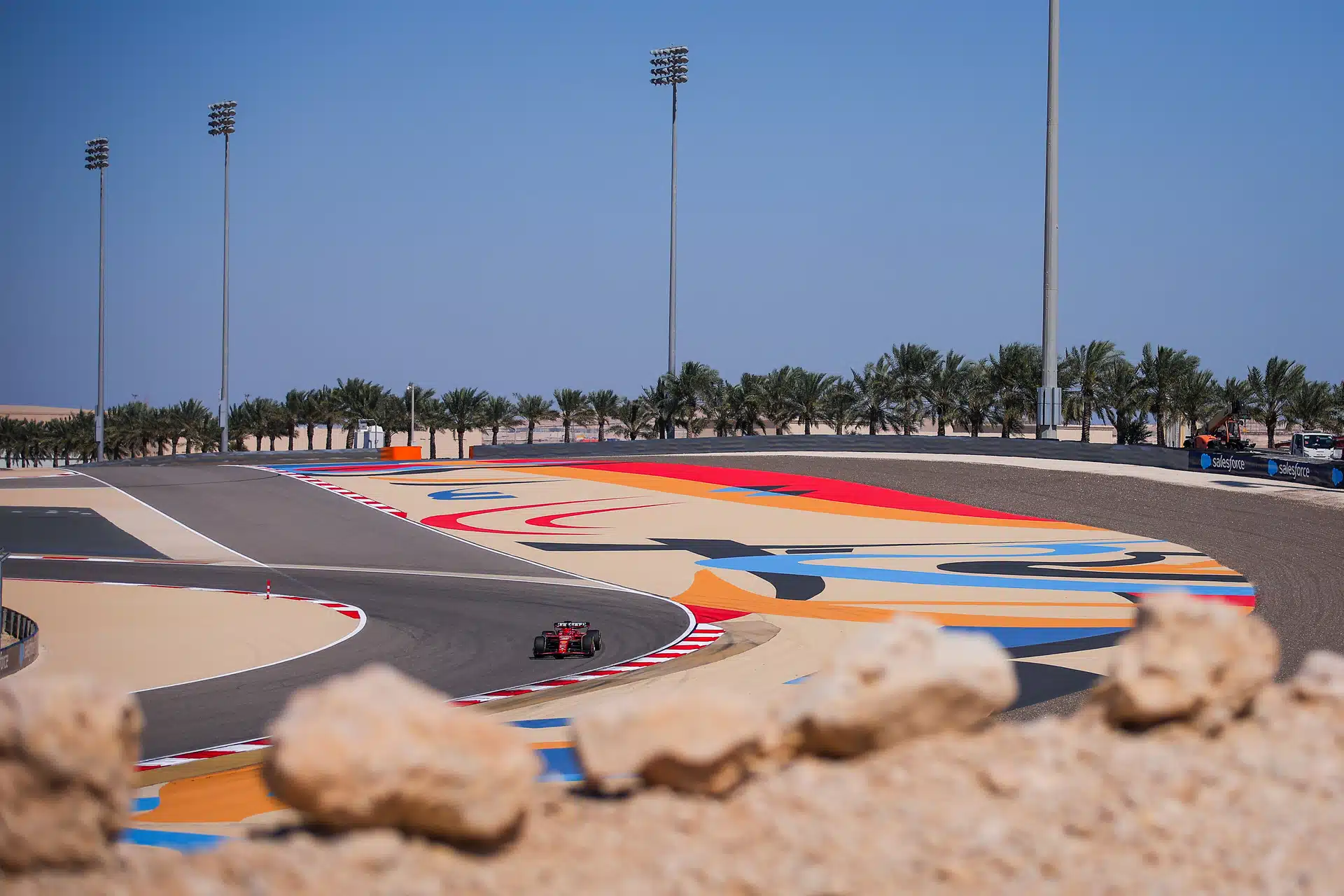 La matinée de tests écourtée à cause d'une plaque d'égout GG4ahm_XoAA9iT0