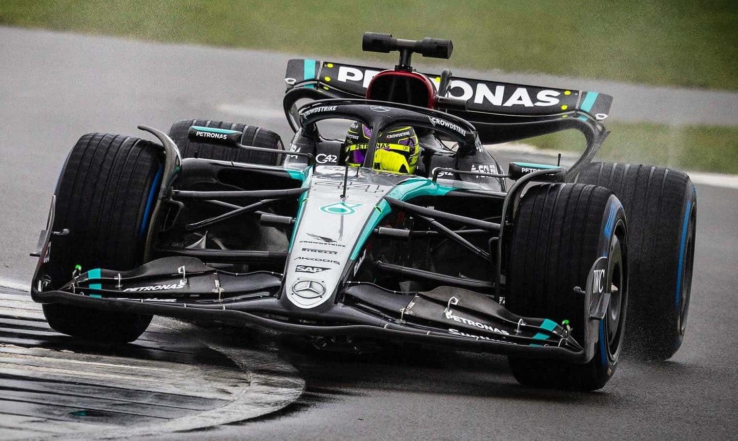 La W15 de Mercedes va-t-elle déjà tomber dans l'illégalité ? GGUGGF_XcAAPikV