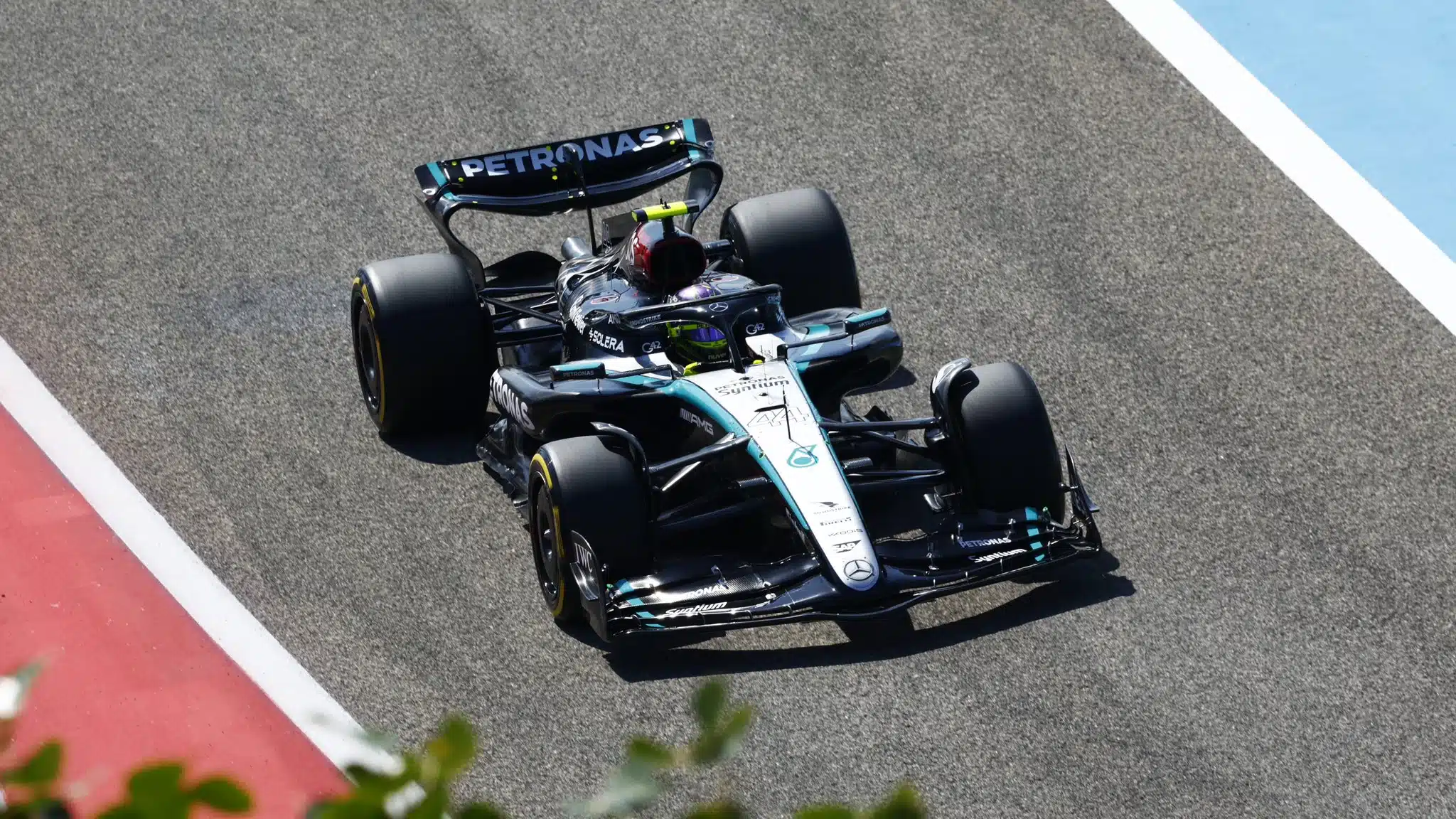 Villeneuve : "Hamilton ne doit rien à Mercedes" GHV4YExXEAAIDP6