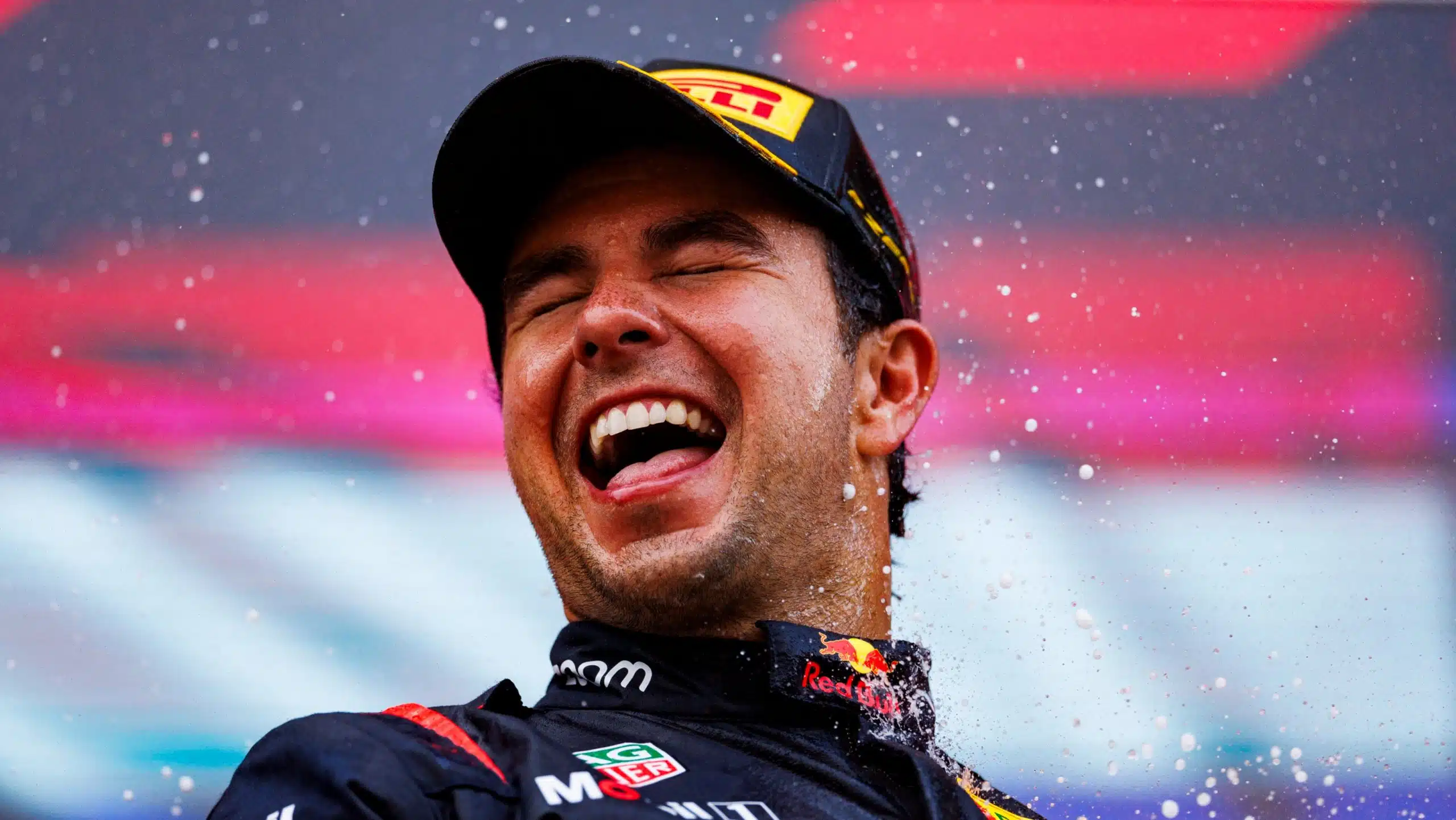 Perez donne un mois à Red Bull pour décider de son avenir GKjv-VYW4AAGL-g