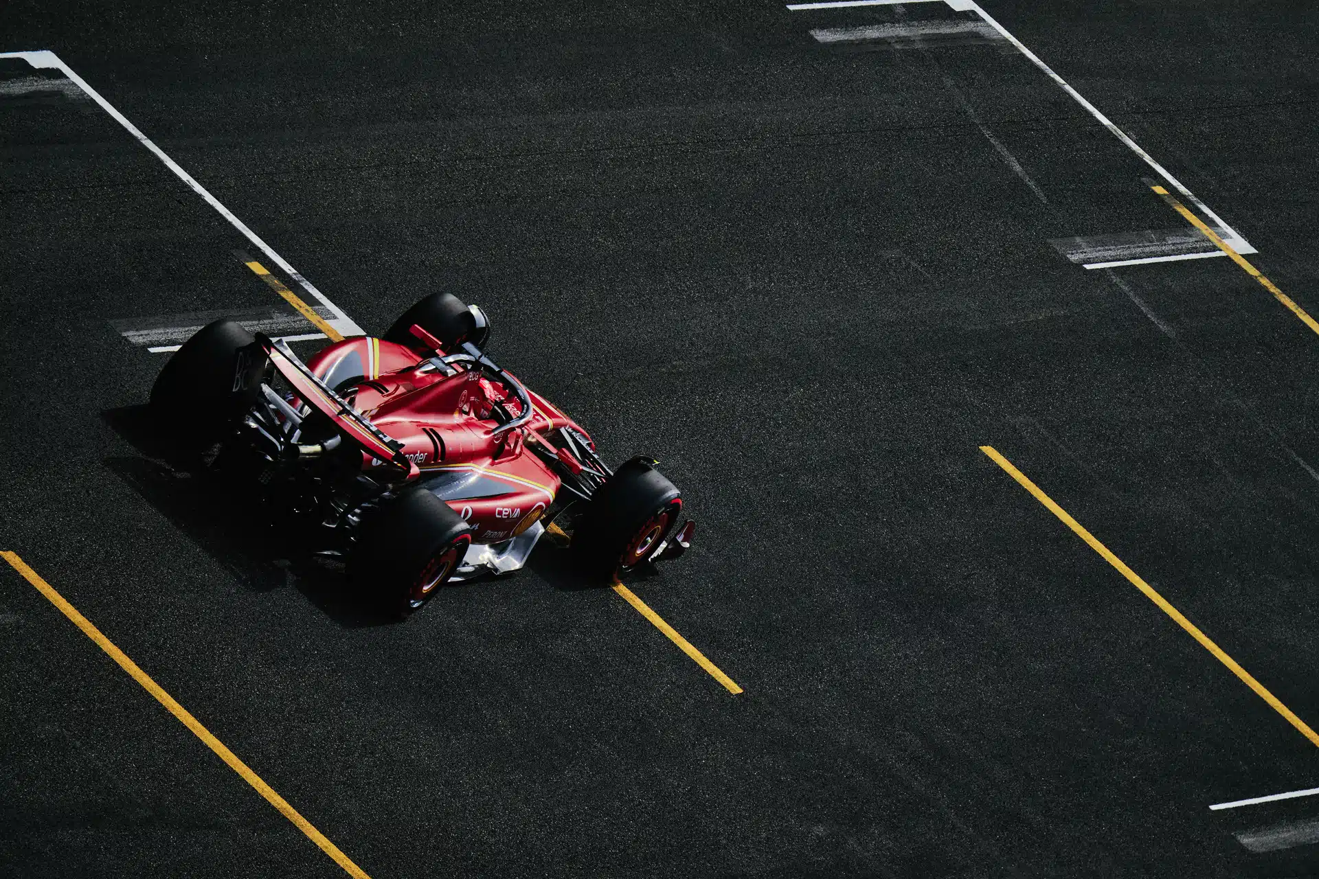 Ferrari devrait annoncer l'arrivée d'un énorme sponsor titre GLxgE5DWcAA7i0r