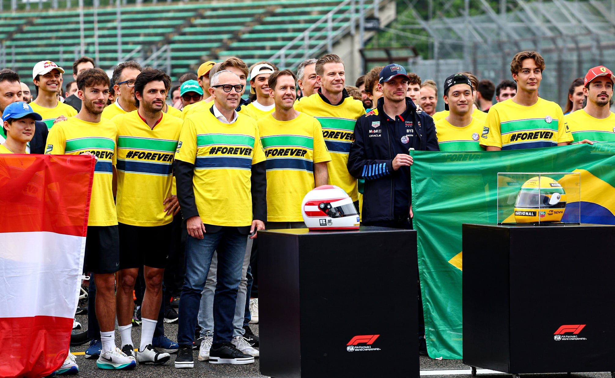 [VIDÉO] A l’initiative de Vettel, la grille rend hommage à Senna