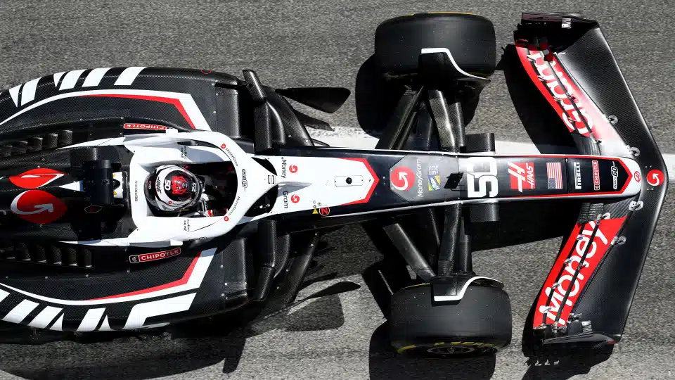 Bearman au volant de la Haas lors des FP1 du FP d'Espagne Bearman