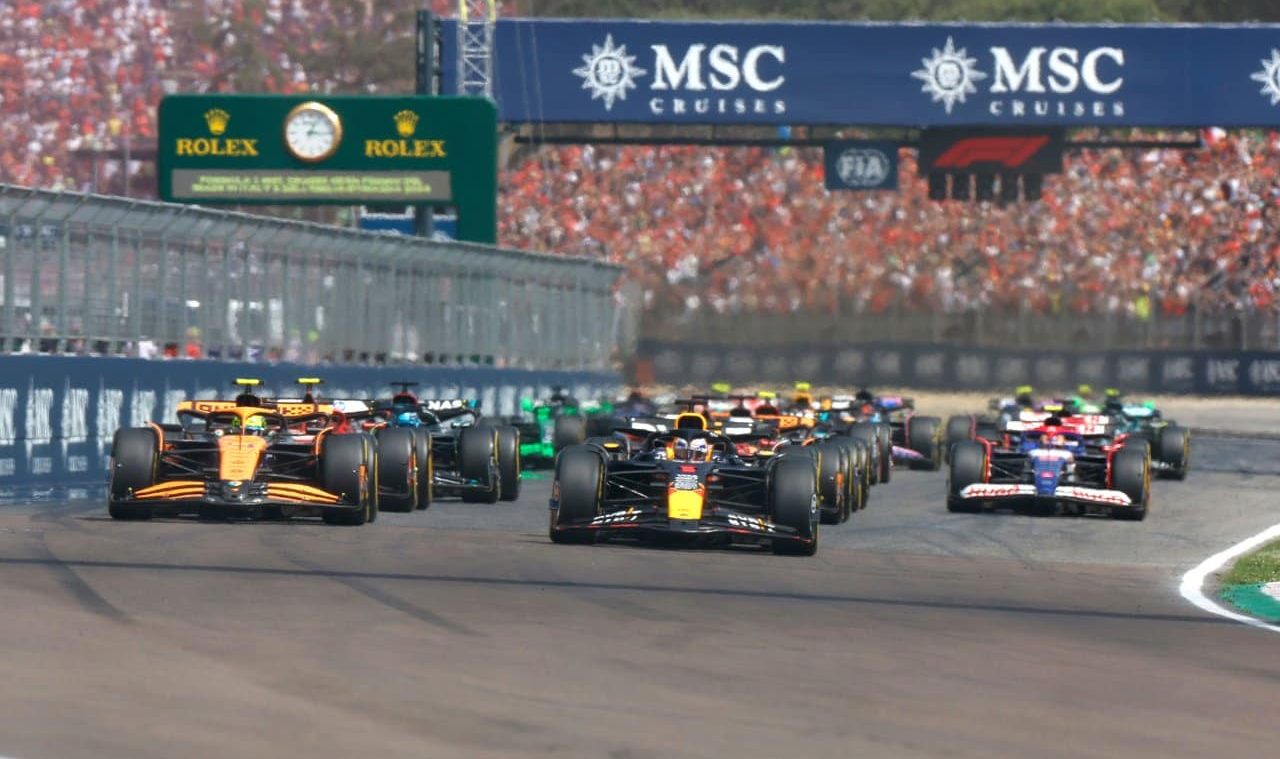 Red Bull saisit la FIA contre McLaren et Ferrari Red Bull réclamation FIA
