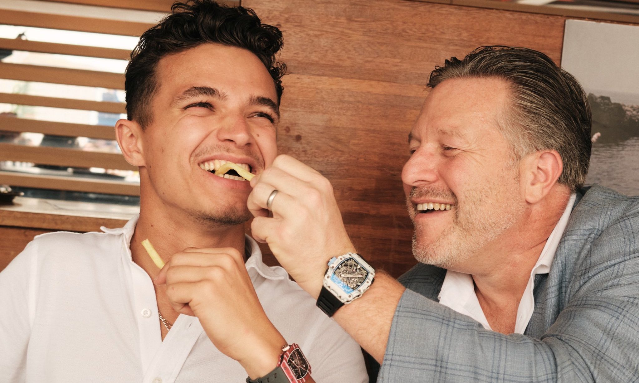 Norris bat Verstappen et s'adjuge la pole en Espagne GQdiofIWYAAFeFB