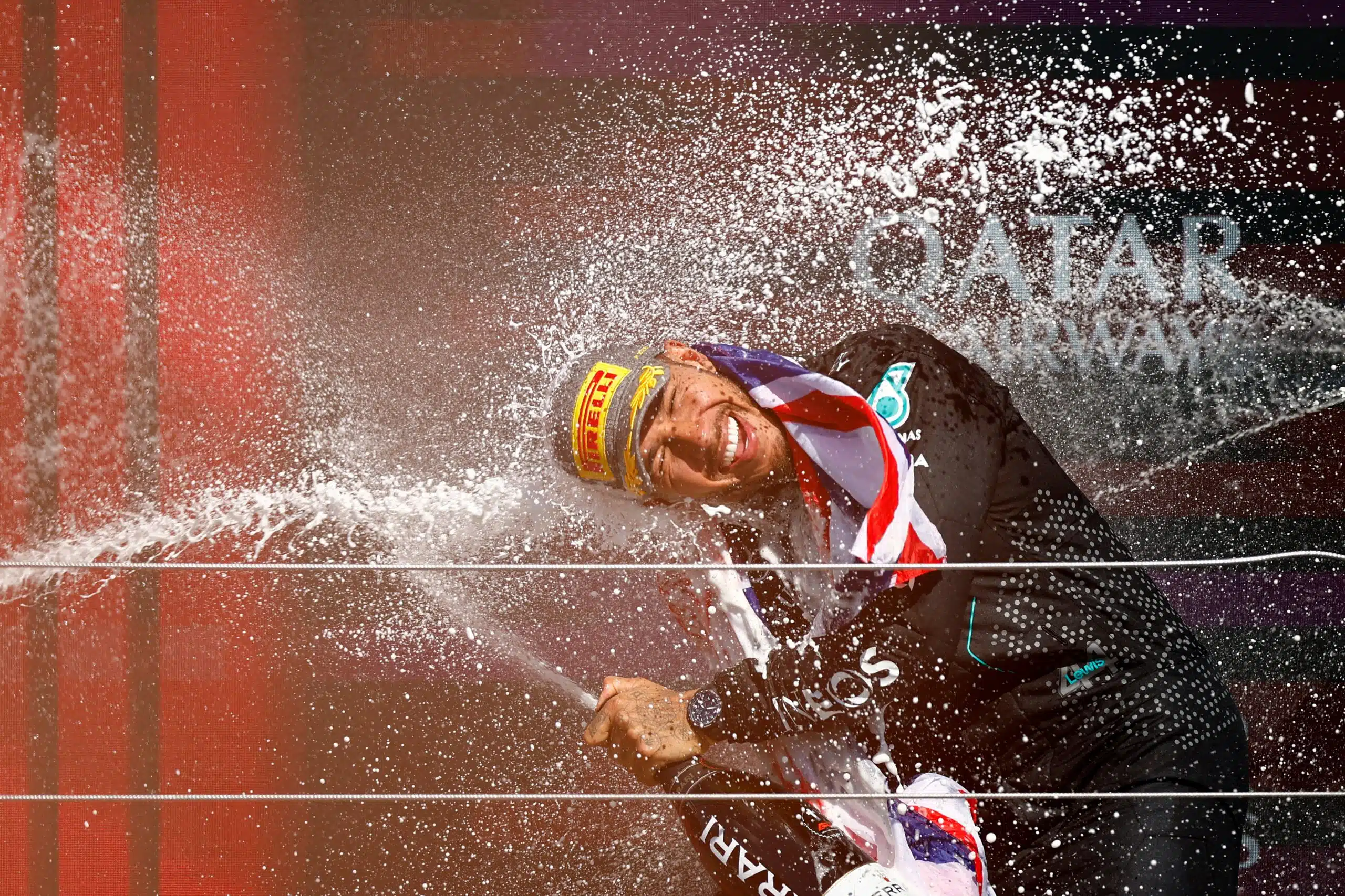 Hamilton renoue avec la victoire et fond en larmes à Silverstone hamilton siverstone