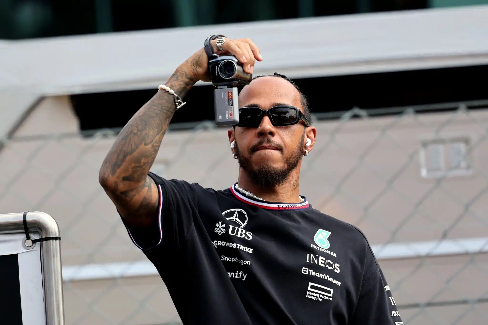 "Les pilotes ne sont pas des rappeurs" : Hamilton répond à Ben Sulayem GWZIanPW0AAi9gY