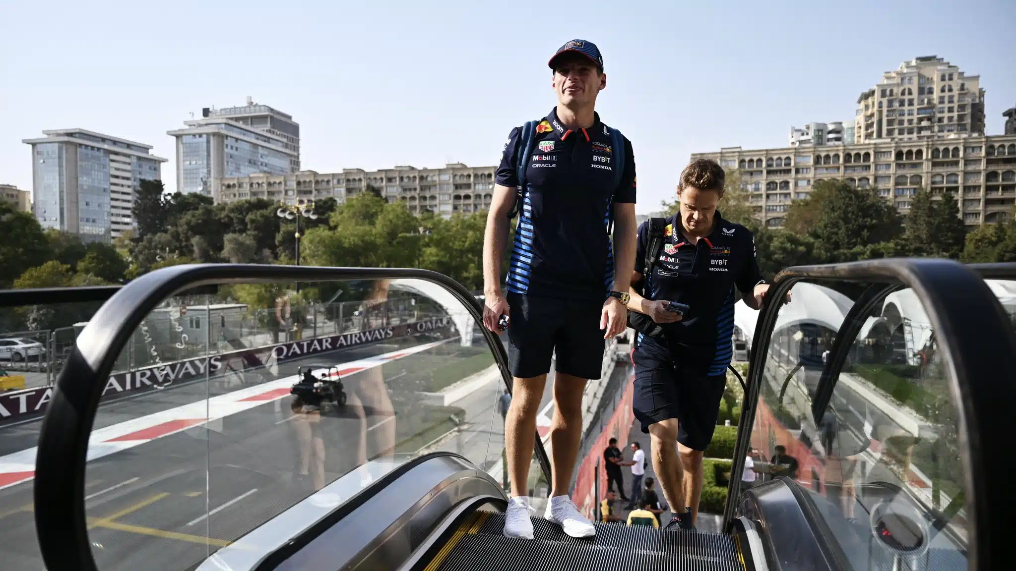 Verstappen rejette les appels d'Aston Martin… pour l'instant GXRyRbyXYAAwGRh