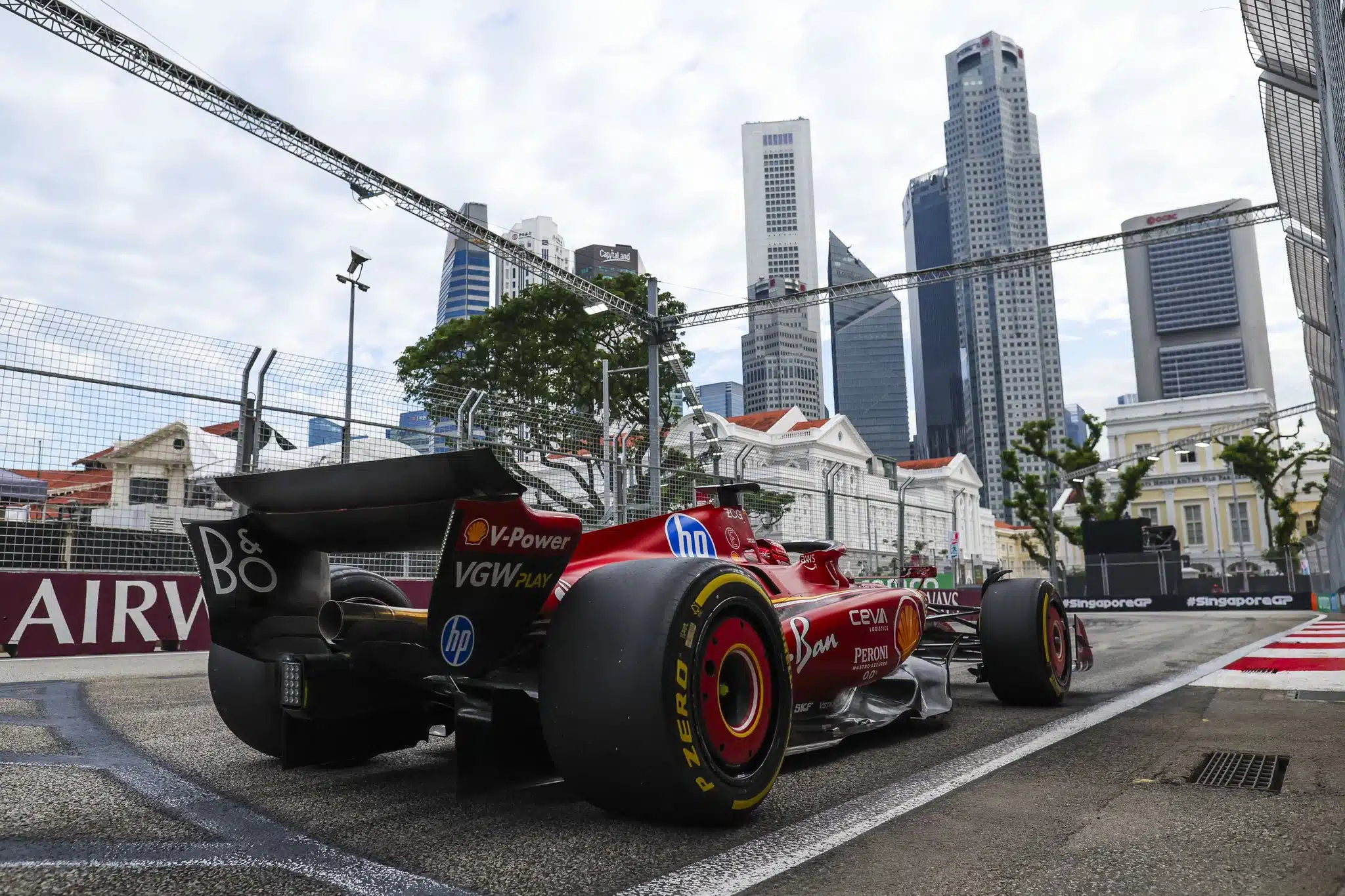 La FIA sanctionne Ferrari pour une infraction sur la SF24 de Leclerc GX_eUqYWwAASTIN