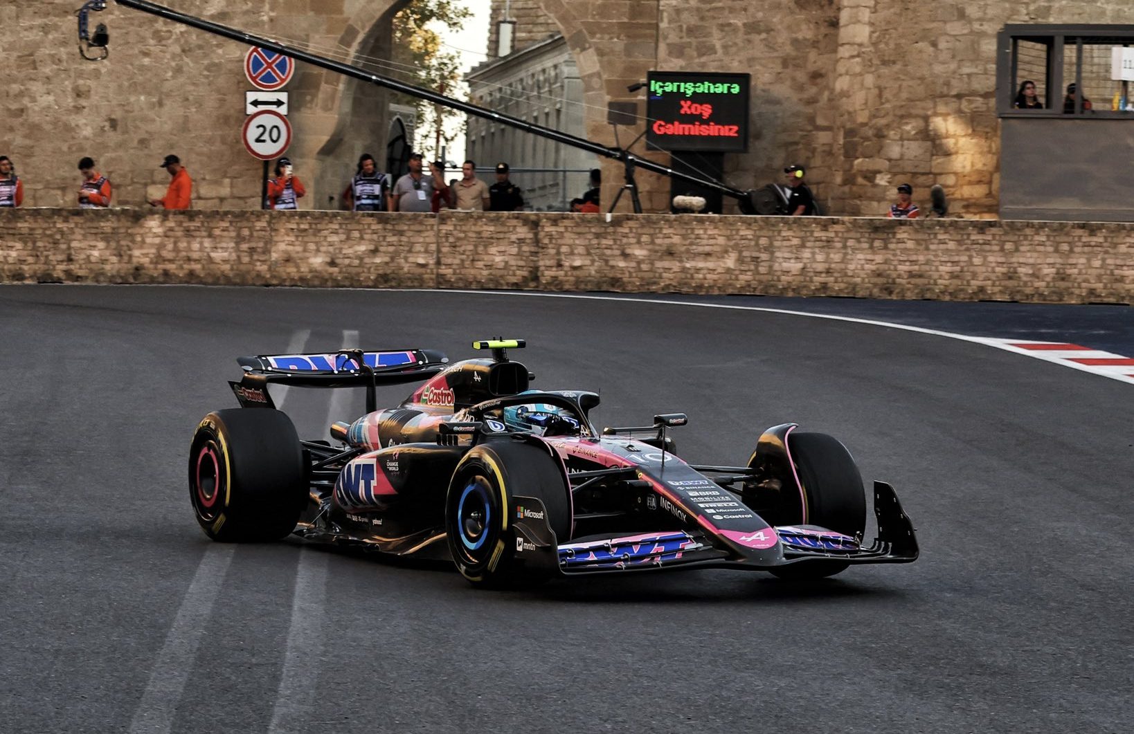 Gasly exclu des qualifications du Grand Prix d'Azerbaïdjan GXcPaGyWMAAfBgv