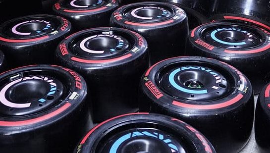 Un pneu encore plus tendre sera lancé par Pirelli en 2025 GRtImQYWUAAryy-