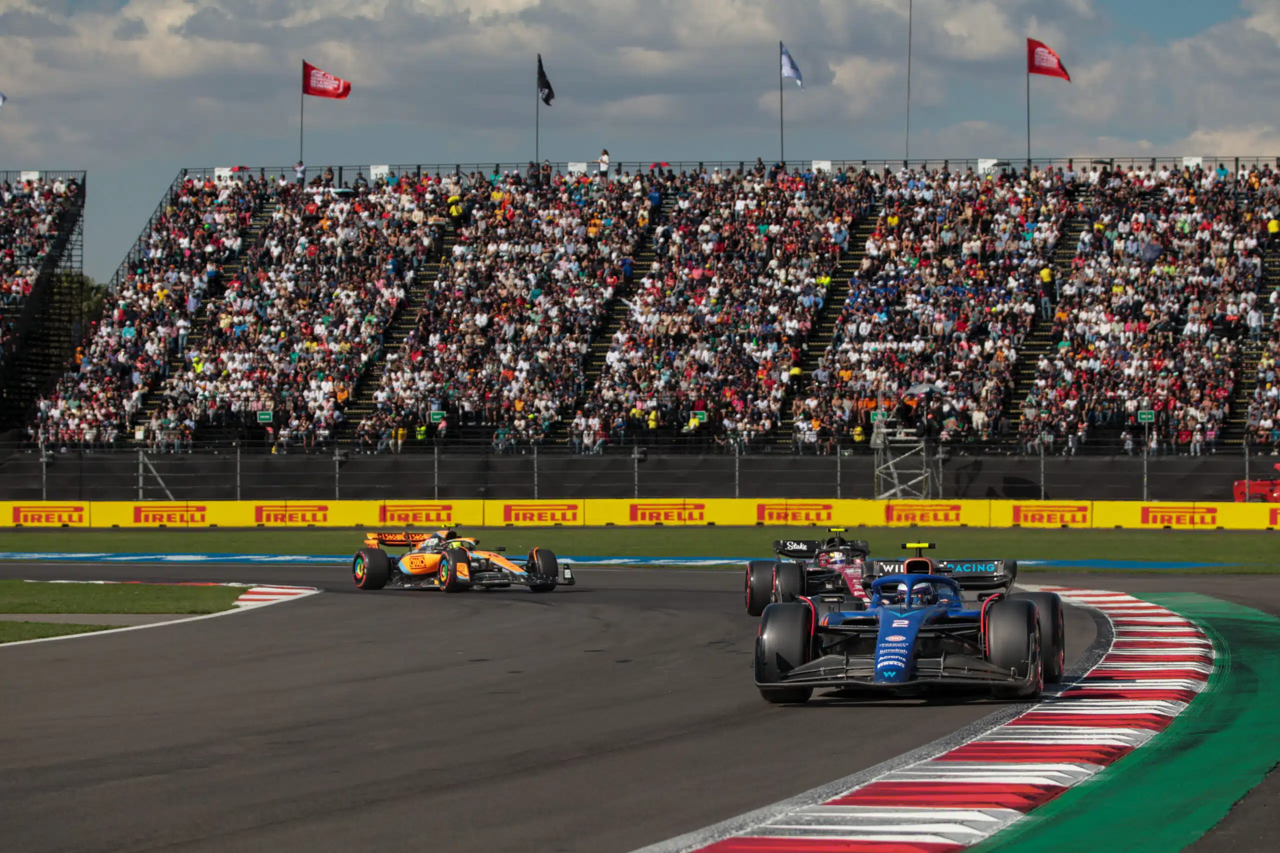 Une deuxième séance d'essais libres pas comme les autres au Mexique GZTf3lJXEAAarJA