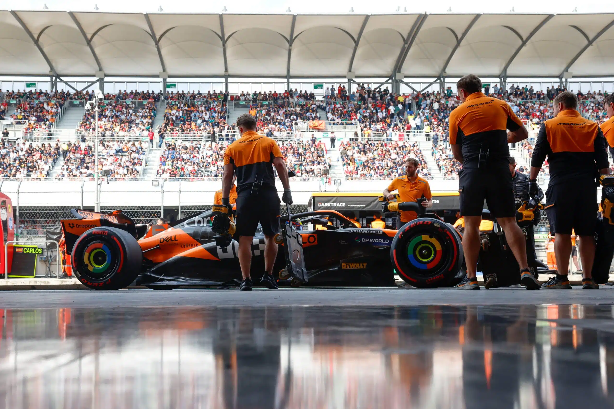 Le dossier contre McLaren et ses pneus refroidis s’épaissit Ga2lDH4WMAArSPI