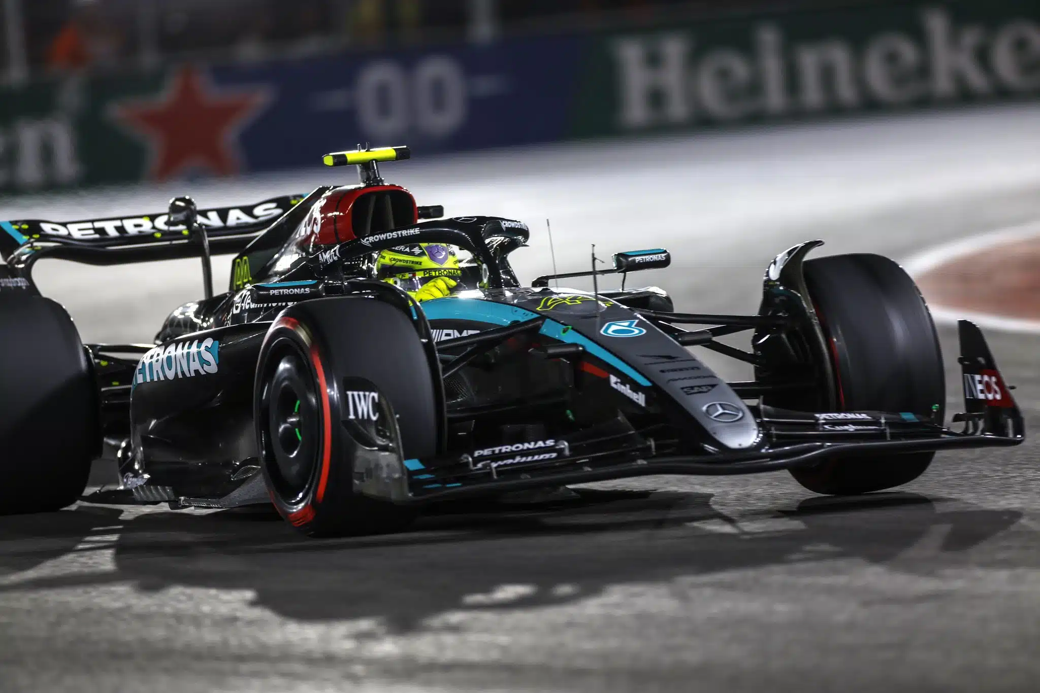 Hamilton n'a pas envie de rouler pour Ferrari à Abu Dhabi GdIUe52XoAAaX5T