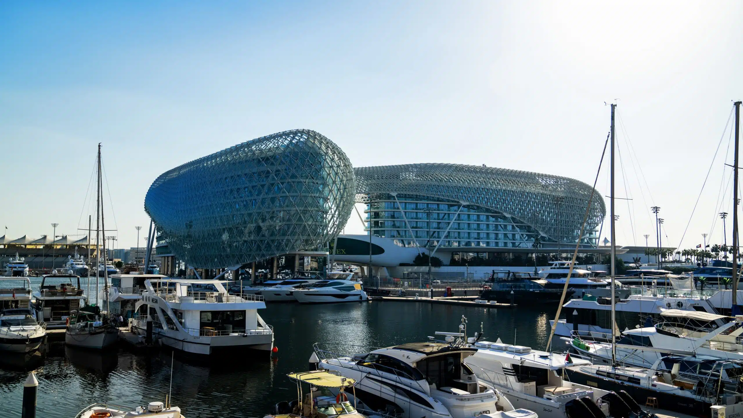 Leclerc démarre son weekend en tête de FP1 à Abu Dhabi
