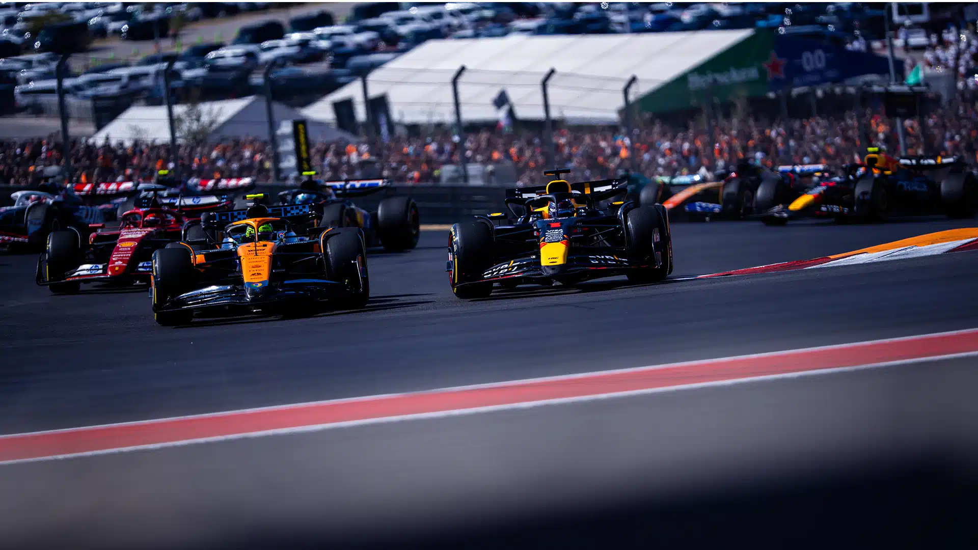 Verstappen envoie un beau message à Perez après son départ de Red Bull Ge7mYGEWkAAe27-