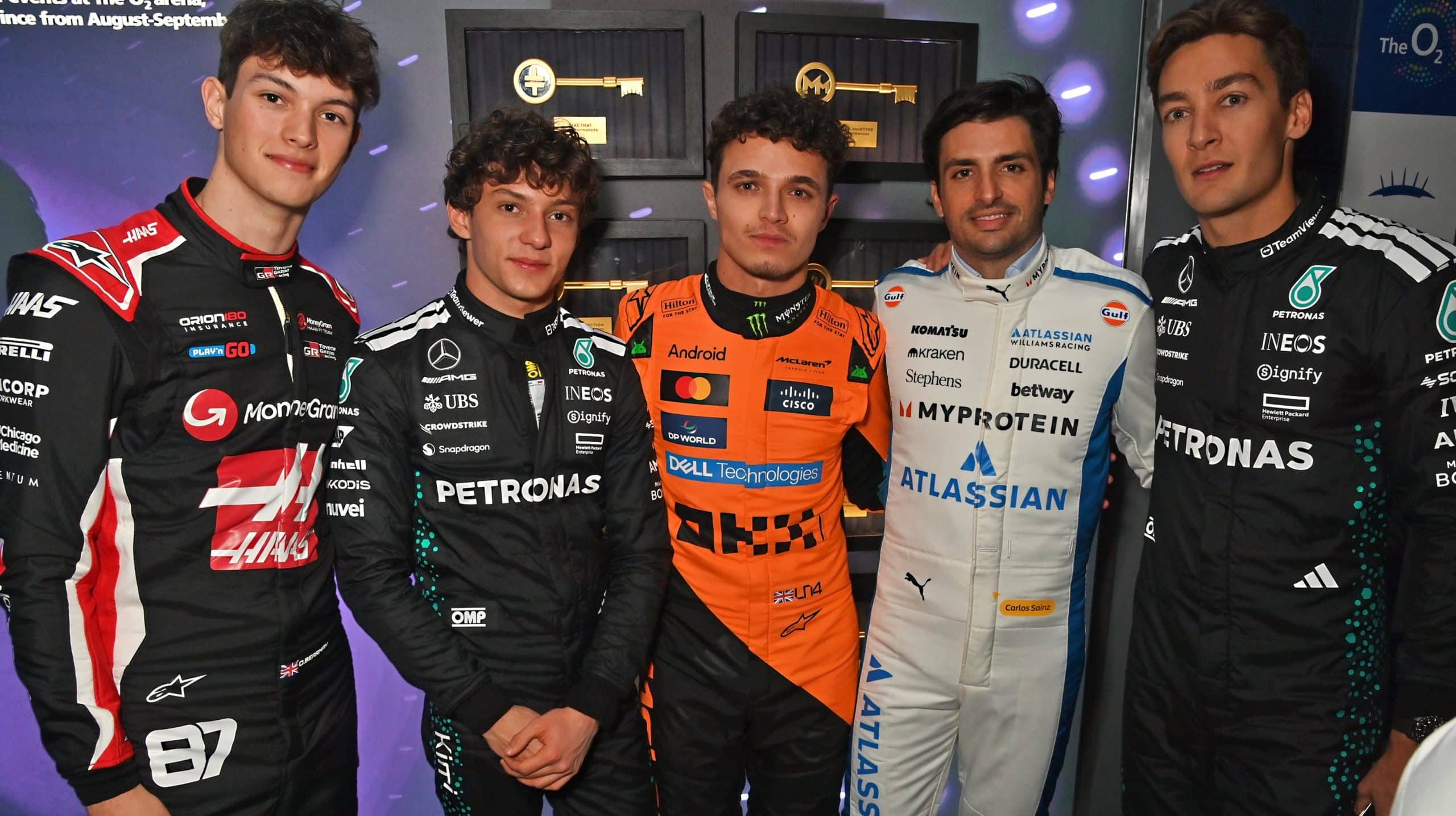 Qui pilote quand lors des test de pré-saison à Bahreïn ? GkKo35aXoAAPGL8