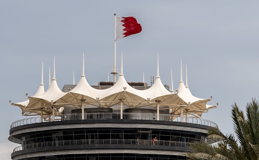 La pluie pourrait piéger certaines équipes lors des tests à Bahreïn GkiikGxXwAArFYS
