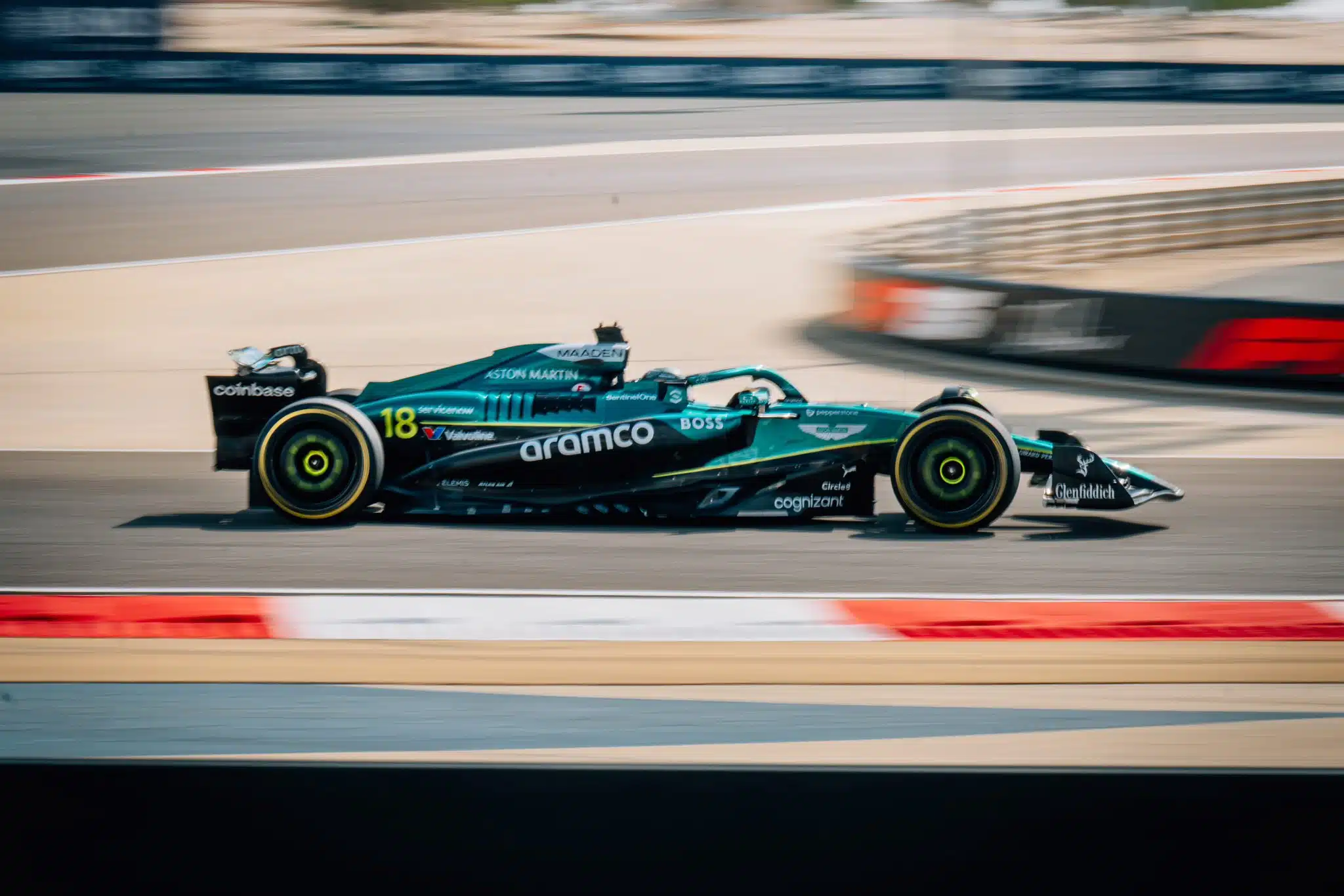 Trois équipes en piste à Bahreïn avant les tests de pré-saison GkjHZFfWMAExYzF