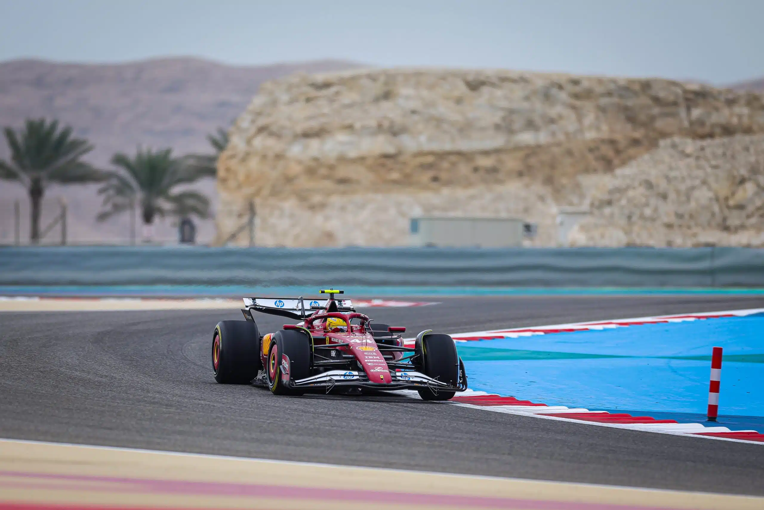 Hamilton domine la deuxième matinée des essais à Bahreïn Gkx5f2-XwAIyD25