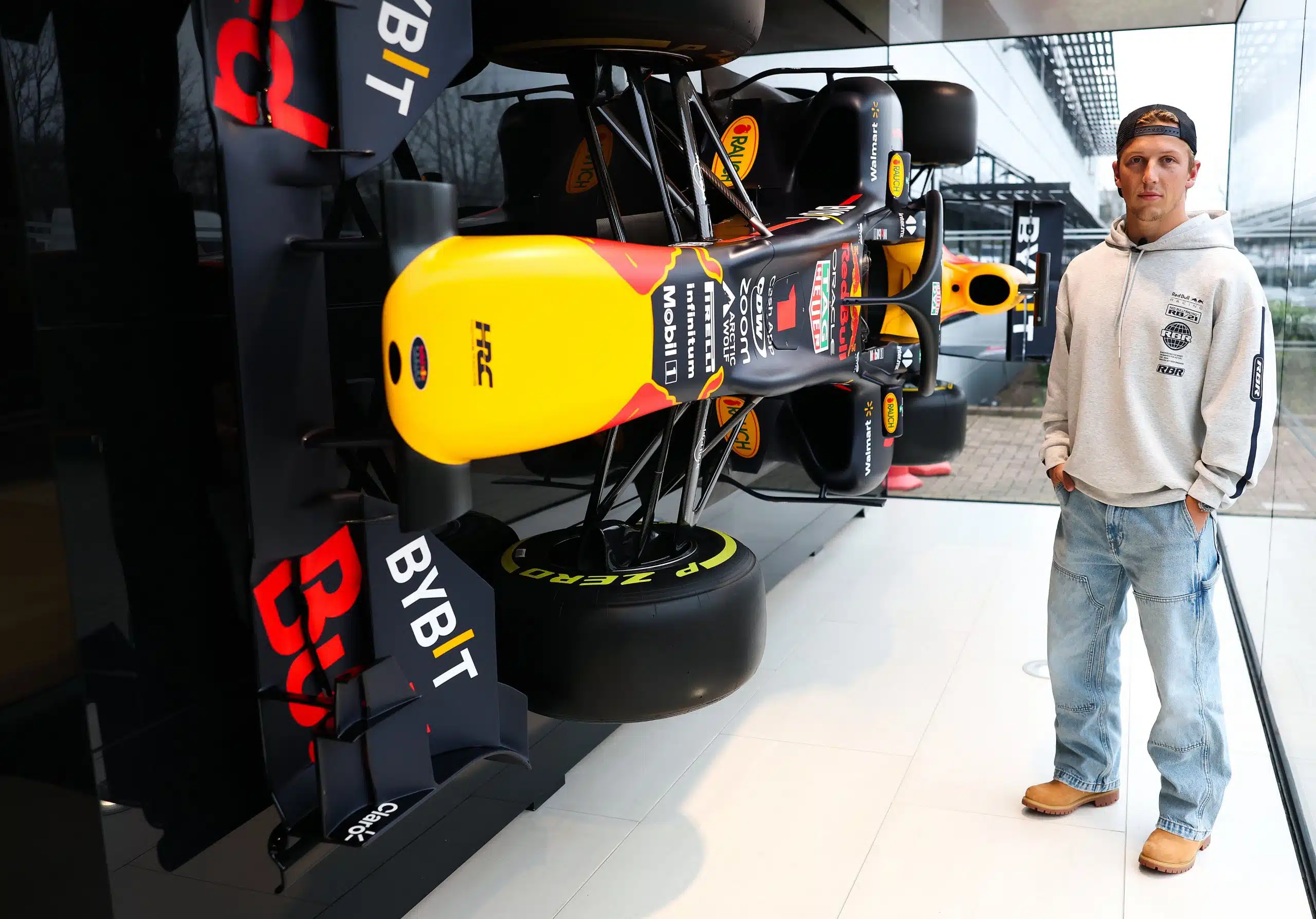 Lawson aura quelques courses avant d'être évalué par Red Bull Gh90Xi7aoAAu-jq