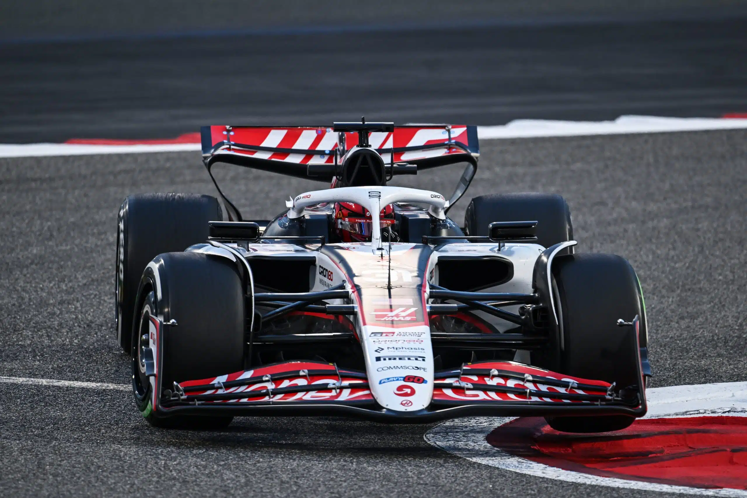 Haas a caché son jeu et cela inquiète le milieu de grille Gk4tgm4WQAAibFl