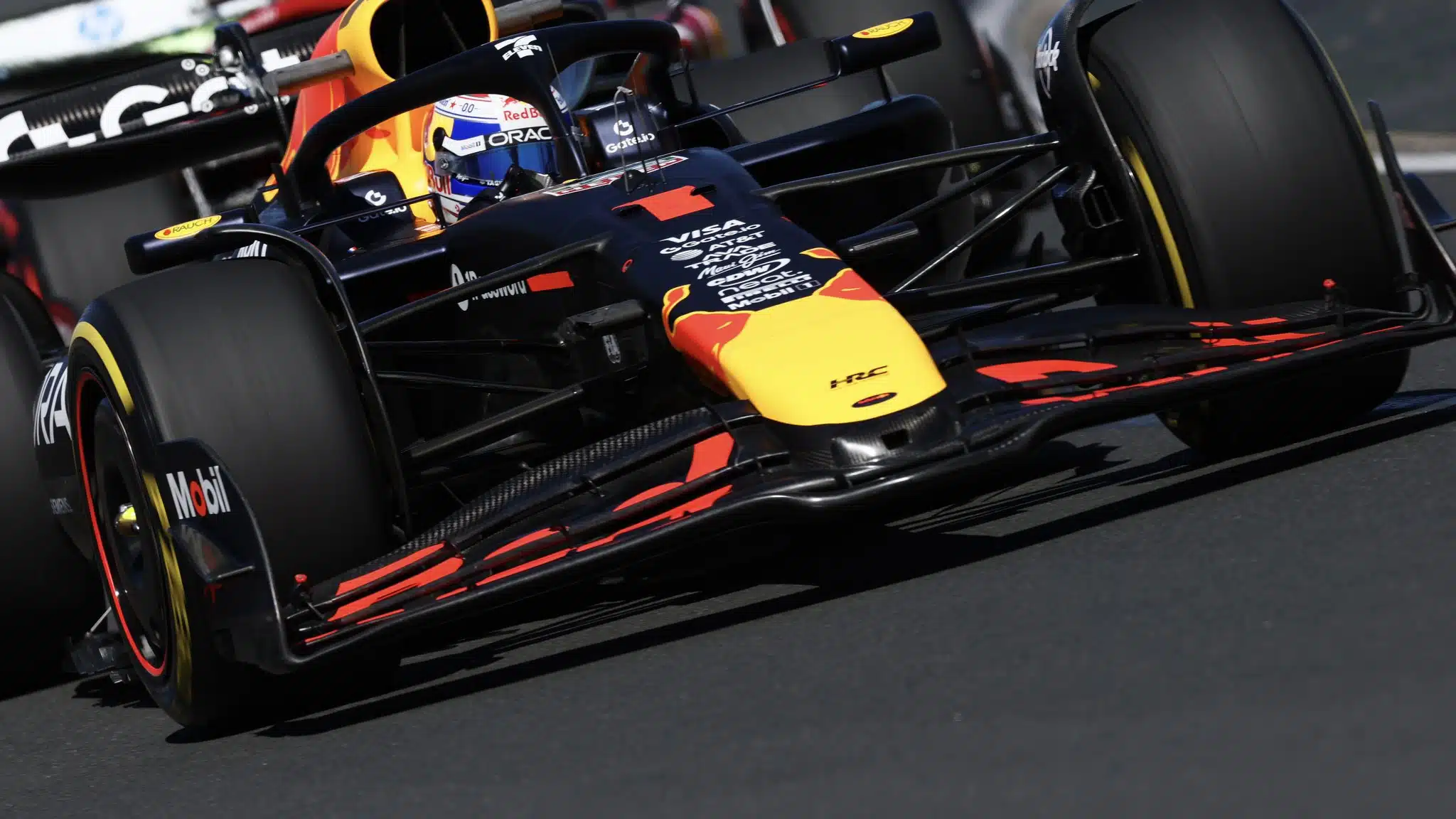Verstappen lance l'alerte après son premier roulage en Australie Gl-pna9bYAUClp9