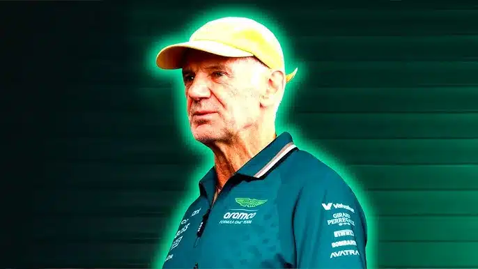 Newey est désormais officiellement un membre d'Aston Martin hq720 (3)