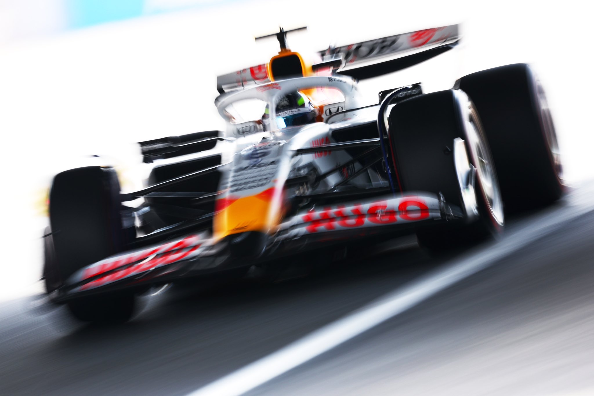 Hadjar brave la douleur pour signer une performance remarquable à Suzuka hadjar en qualifications au japon