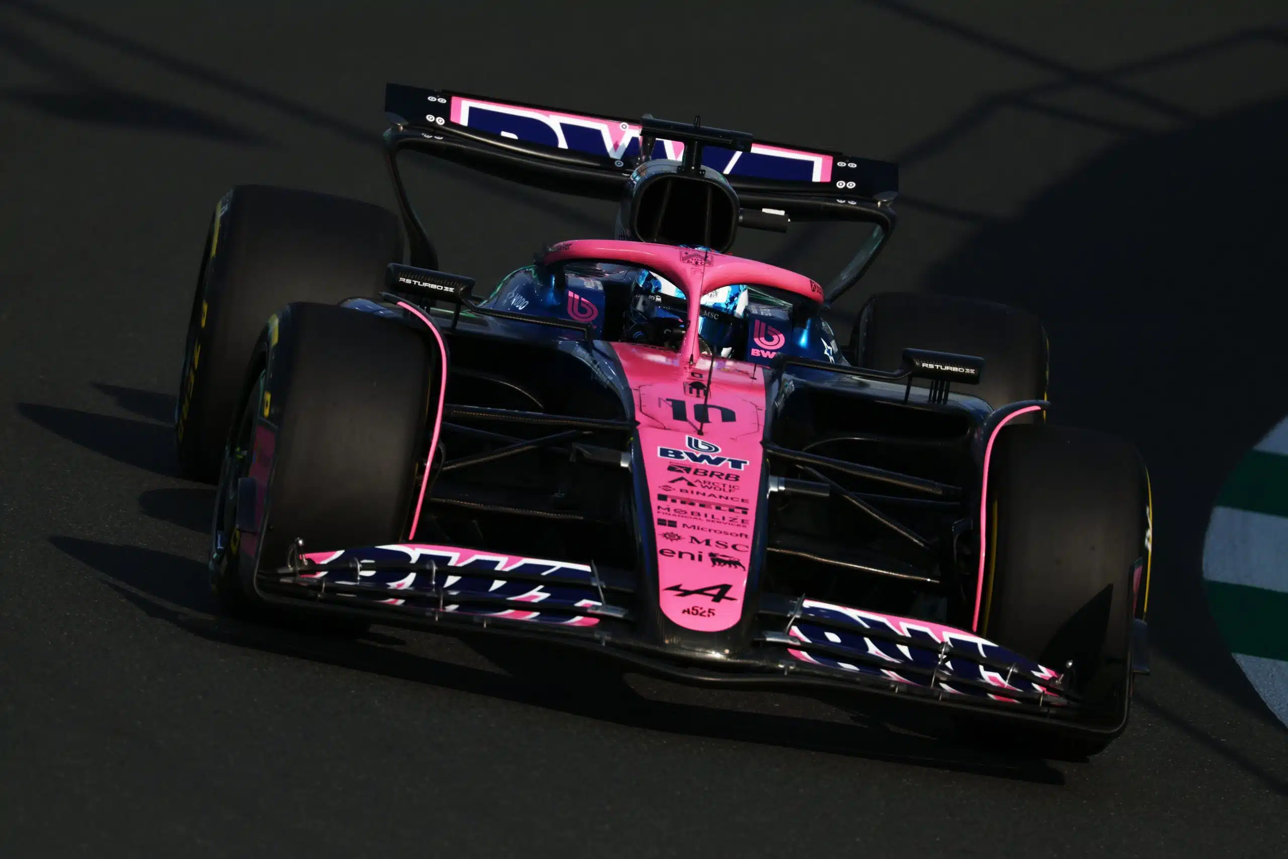 Gasly claque le meilleur temps des essais libres 1 à Djeddah Go0rrutWEAAEYuW