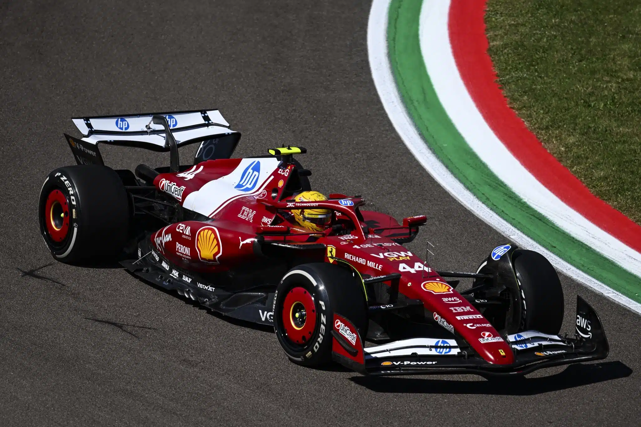 Hamilton survolté après son meilleur résultat avec Ferrari à Imola