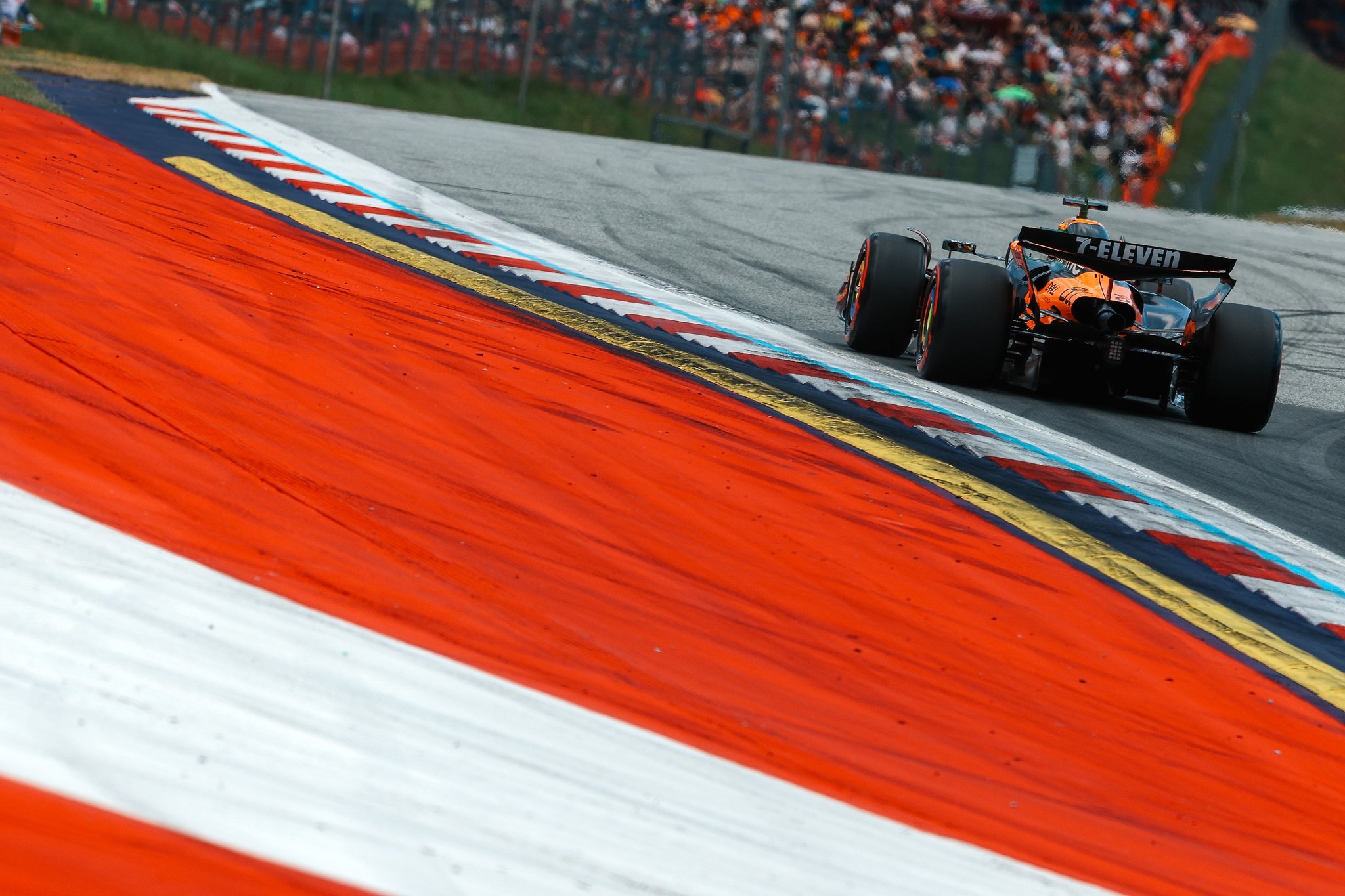 Les qualifications du GP d'Autriche (direct terminé) GuhqbKTXcAAJs8F