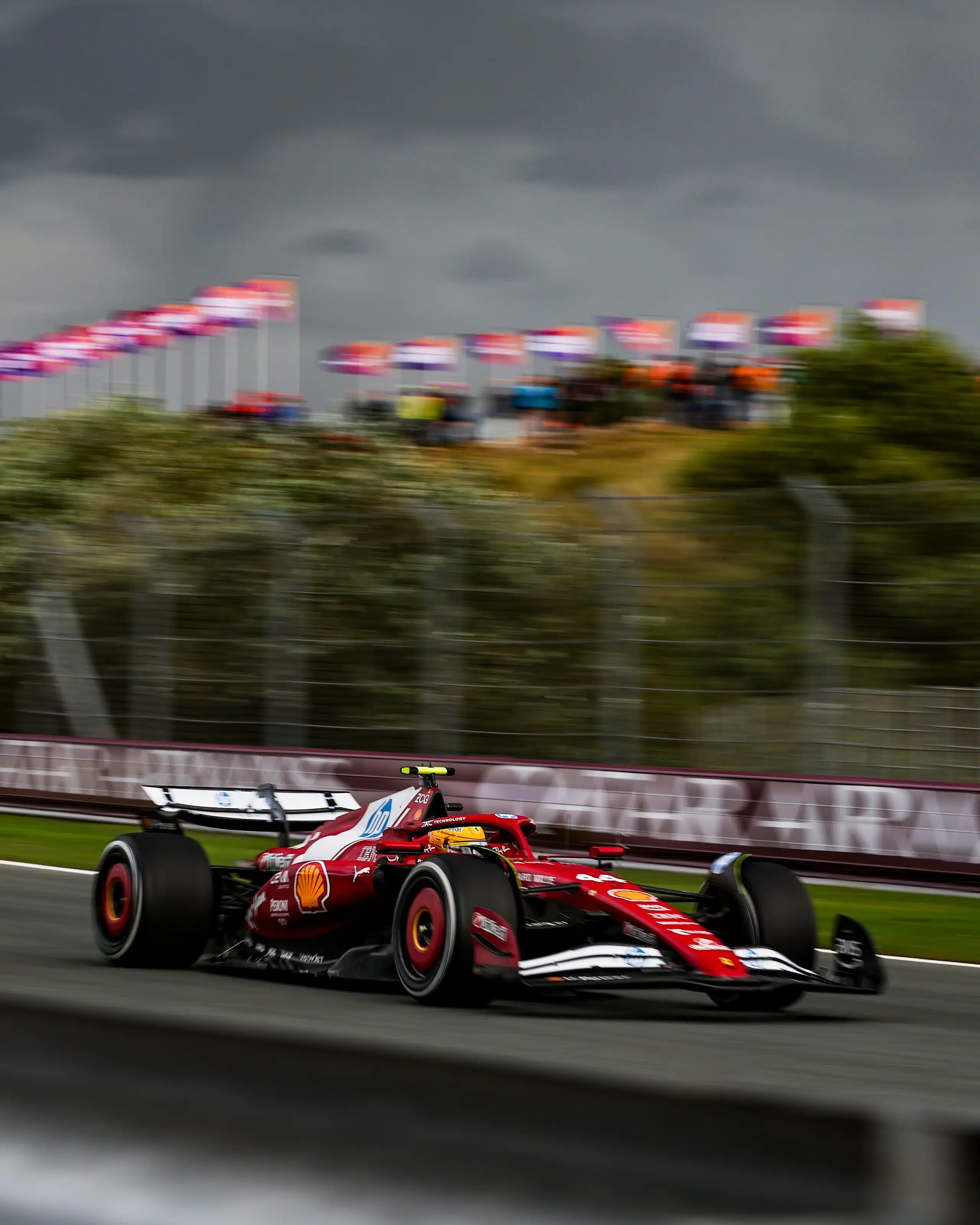 Rentrée compliquée pour Hamilton en essais à Zandvoort GziGzDxWIAAP1Z-