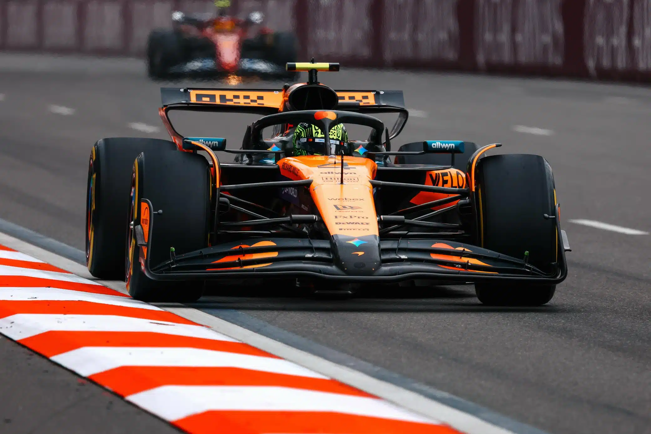 Faut-il à présent désigner un pilote N°1 chez McLaren ? G1Xf7j9XoAAirQz