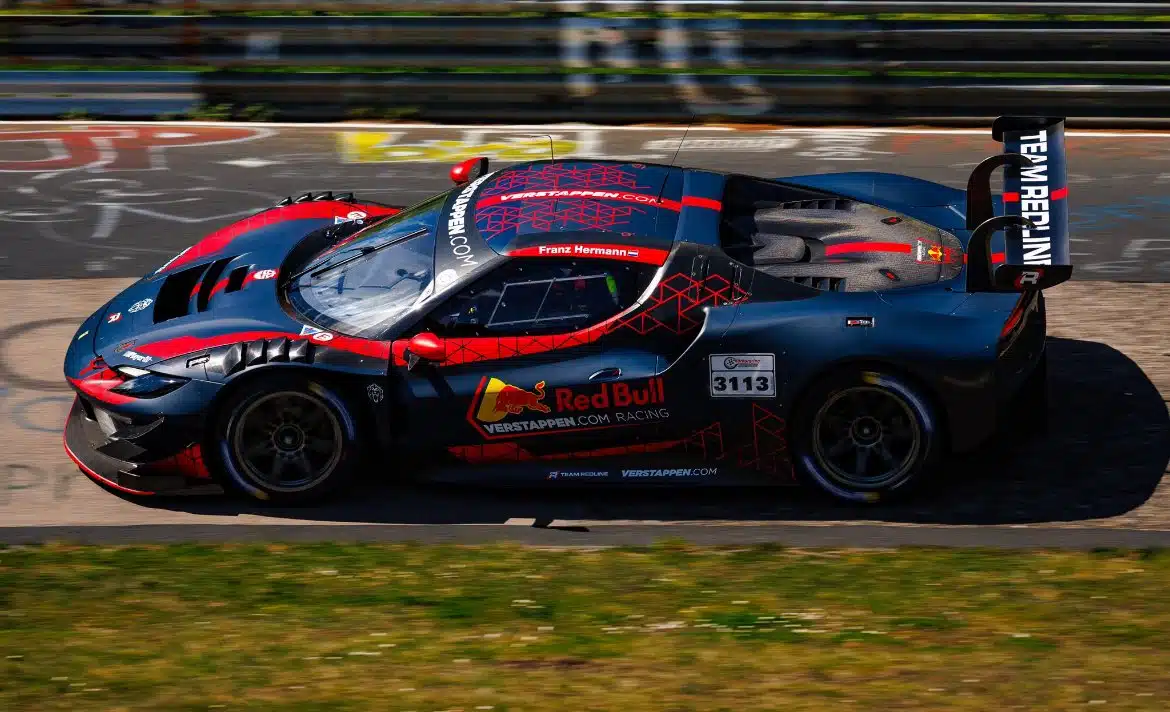 Max Verstappen prépare-t-il déjà sa retraite de la F1 ? Gqu8sAbXgAAUFMI