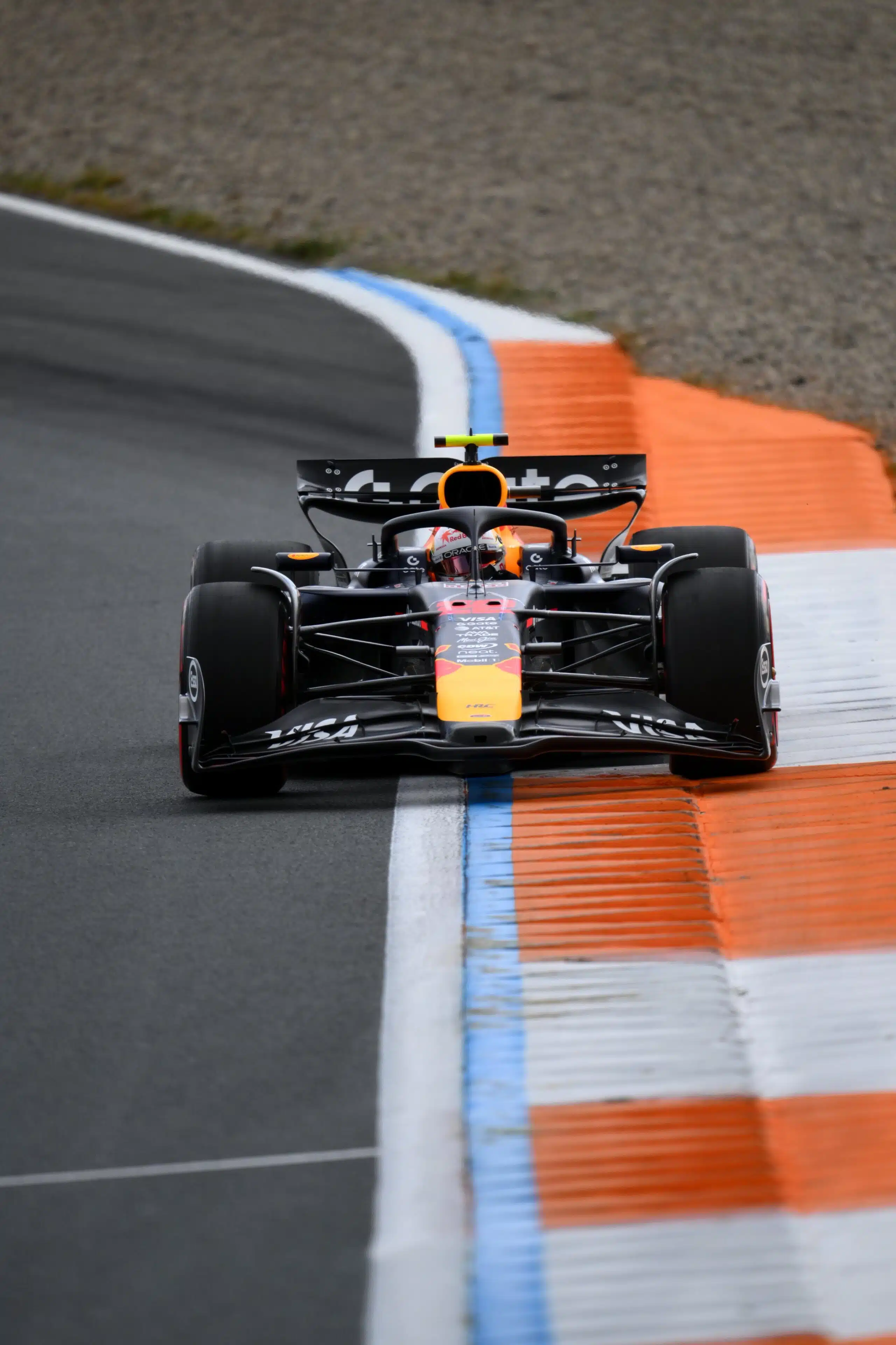 Tsunoda a été parfois plus lent que la voiture de sécurité