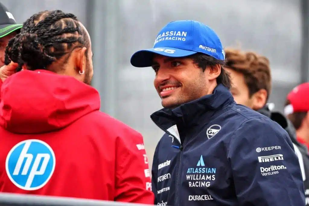 Hamilton l'a remplacé mais c'est Sainz qui signe un premier podium ferrari-difficolta-hamilton-sainz-1024x684