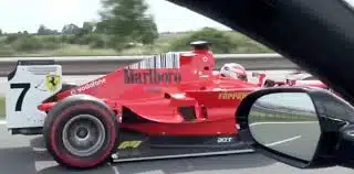 Il narguait la police avec sa monoplace sur les routes, mais s'est fait arrêté images (2)