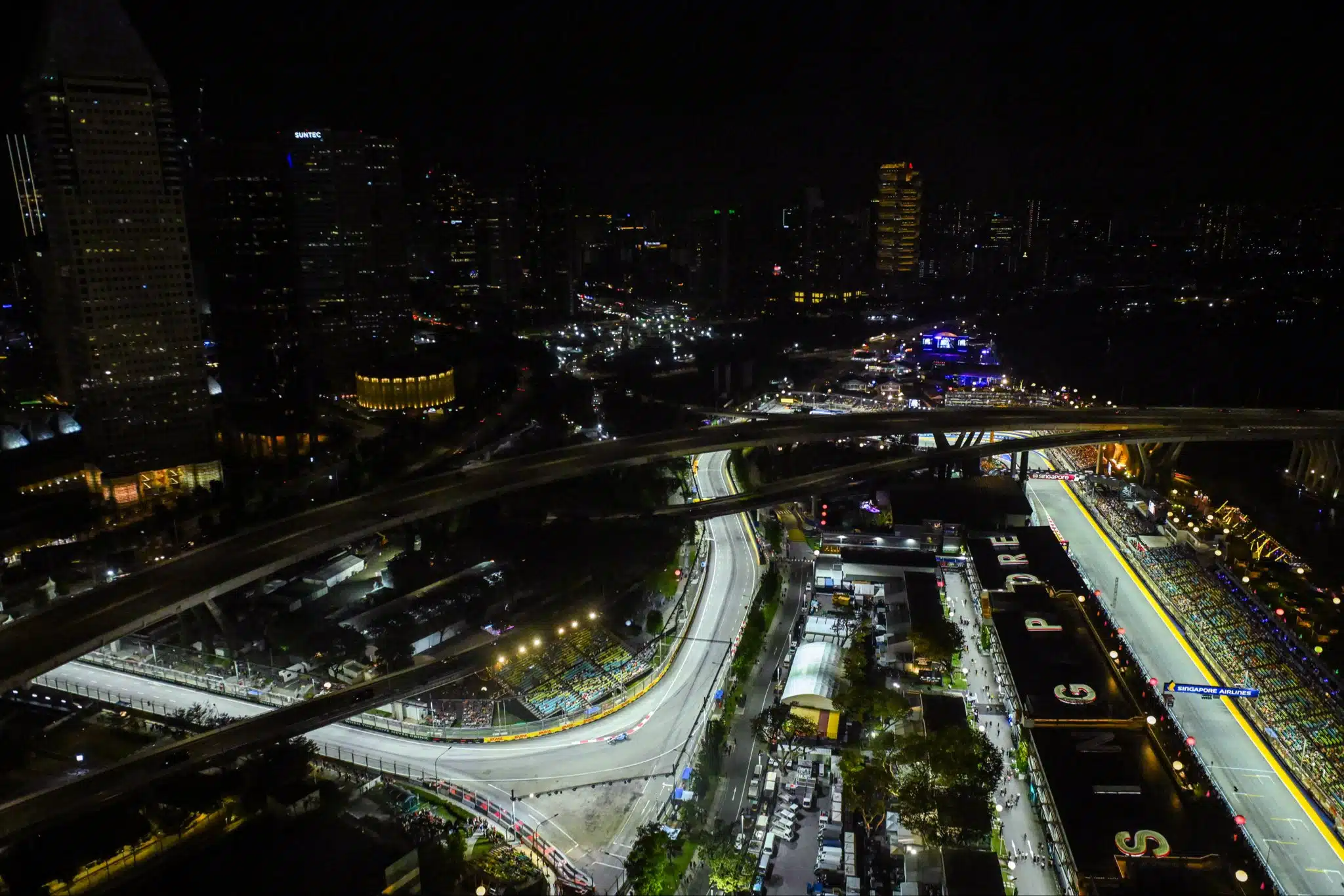 Williams officiellement disqualifiée ! Sainz et Albon s'élanceront derniers G2VstU5agAAu8f0