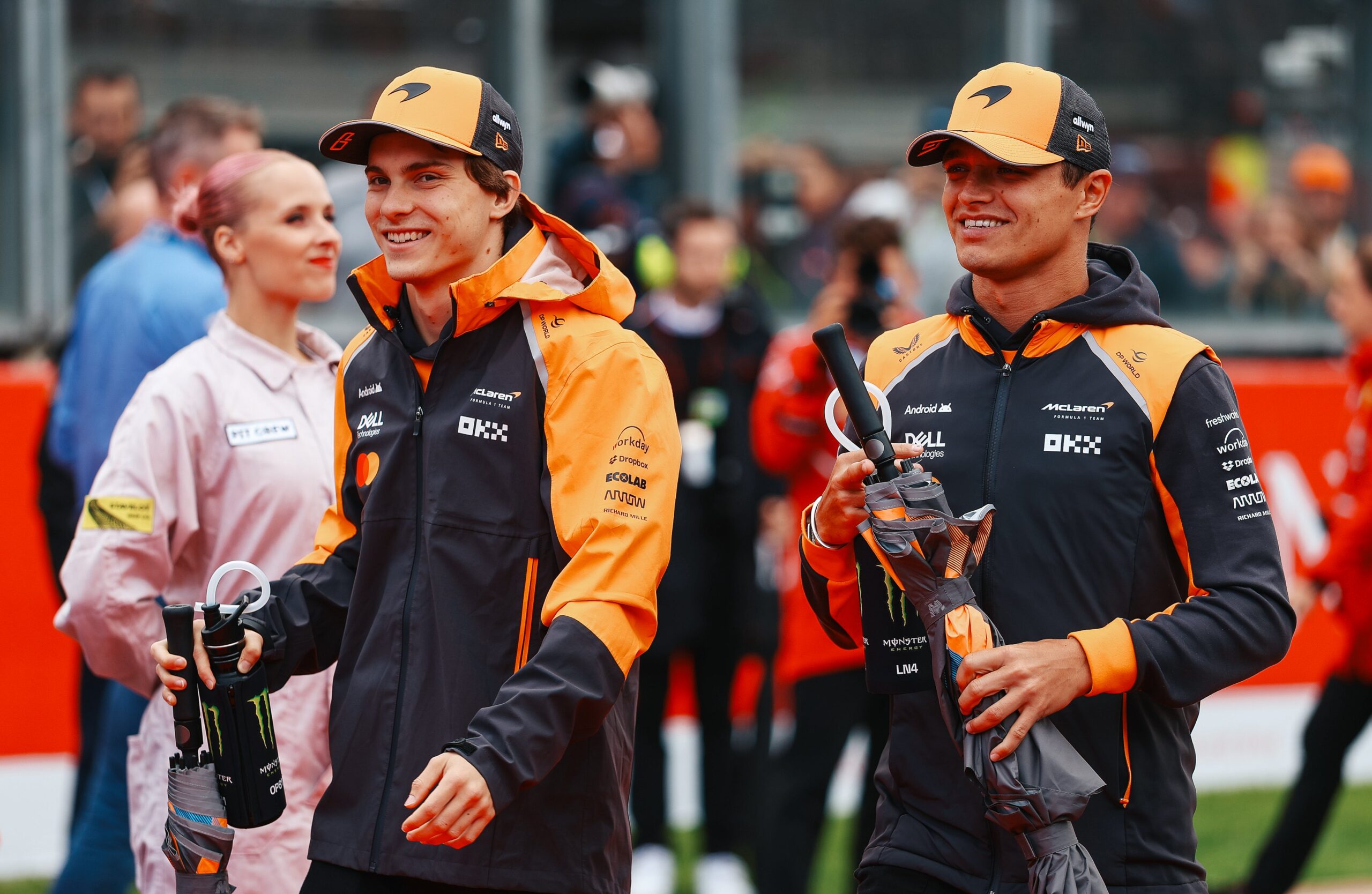 McLaren préfère voir Verstappen titré que de sacrifier un de leurs pilotes G45n3j-W0AAA7sQ