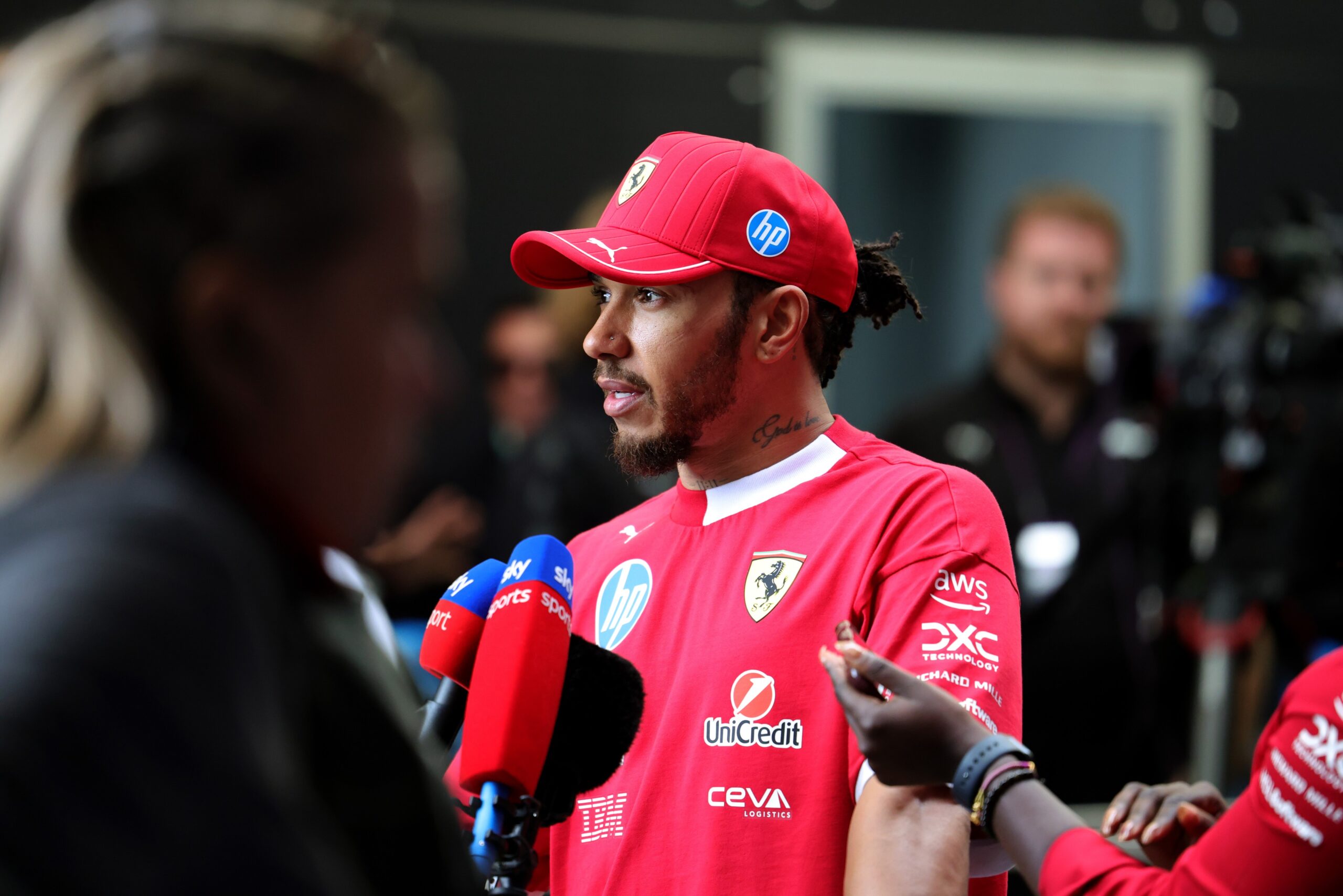 Lewis Hamilton au fond du trou chez Ferrari G5VmLhWWEAEBfni