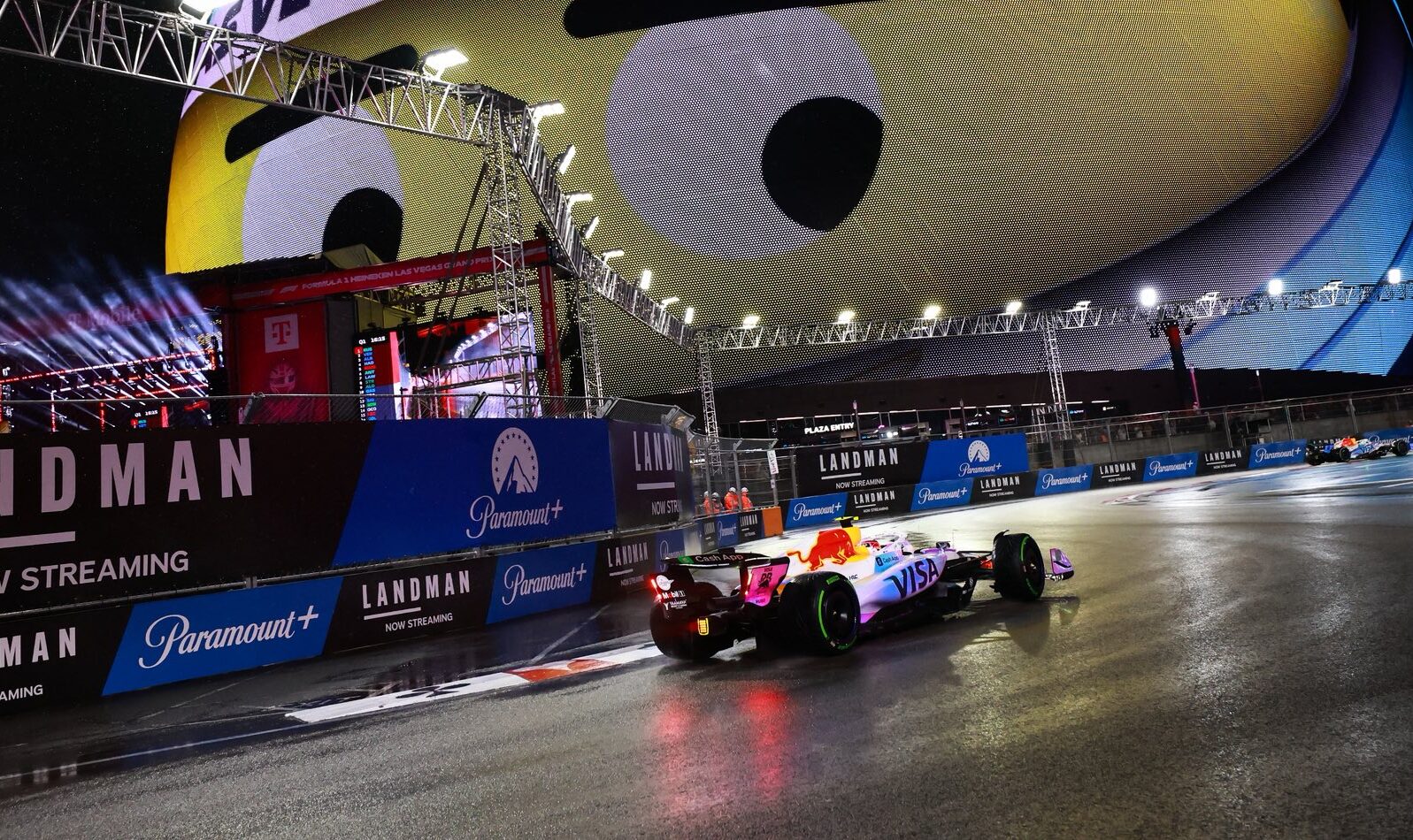 Hadjar blâme Leclerc après les qualifications à Las Vegas G6VRFD_XsAA4R55