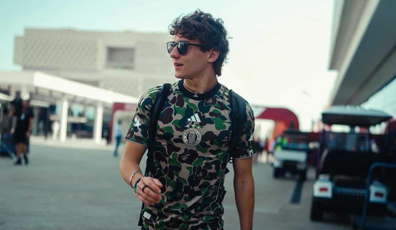 Antonelli déclenche une cohue après une course de karting incognito G6wtZmvXcAA7yeC