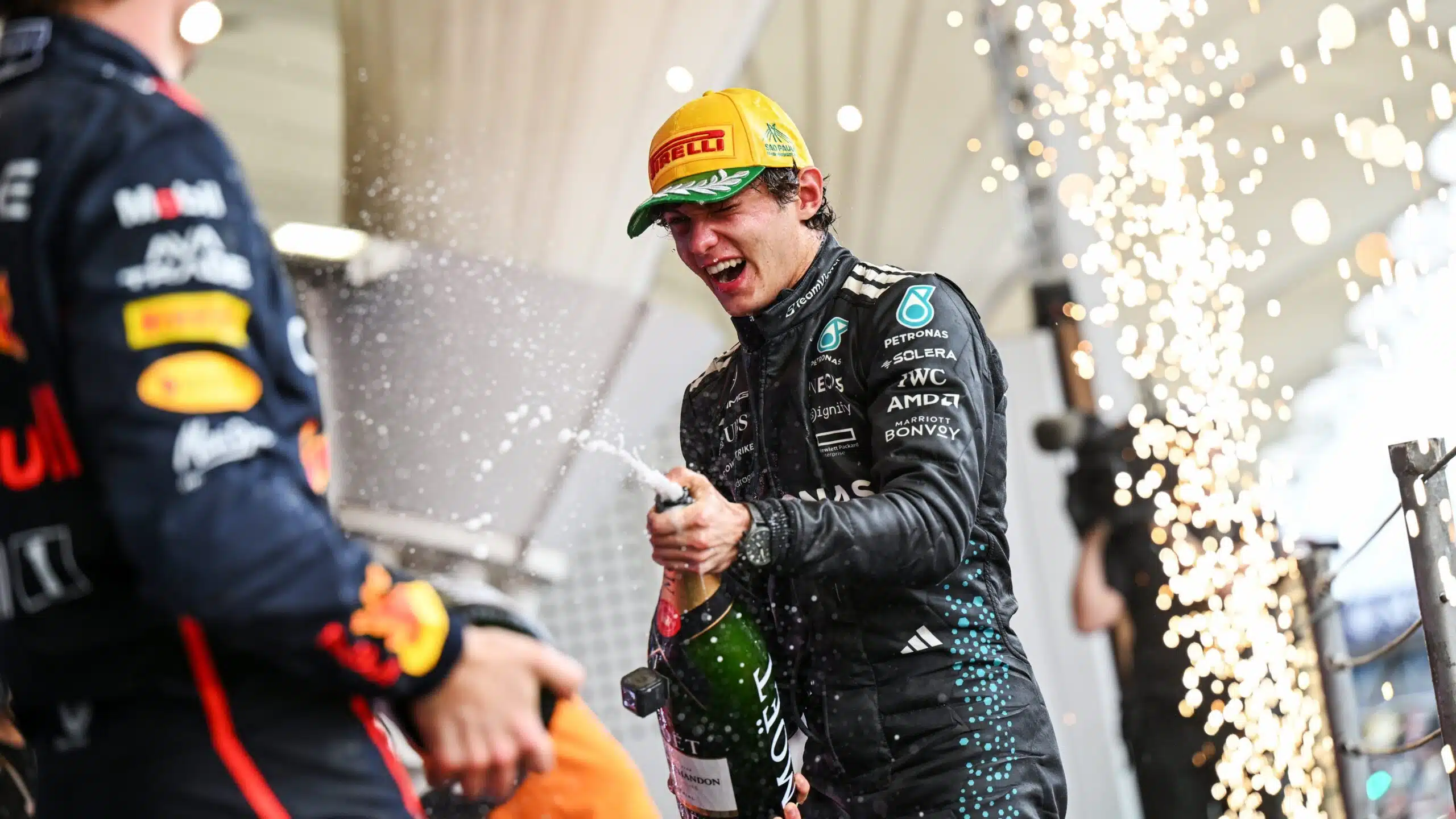 La FIA pourrait sévir ! Mercedes et Red Bull risquent gros G8h0EXIXAAAPLCq