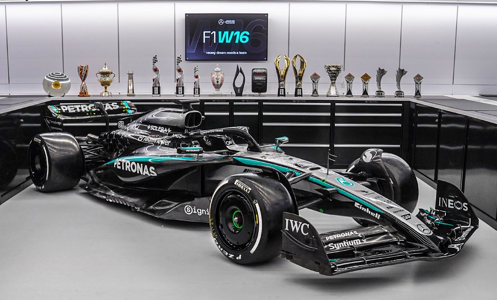 Mercedes ajuste son image avant le début de saison