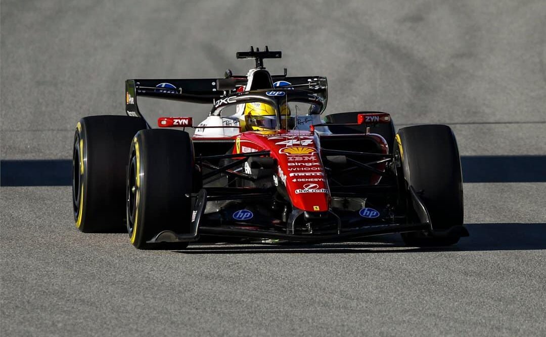 Hamilton marque les esprits avec le meilleur temps des tests G_6lVCpW0AAcBwJ