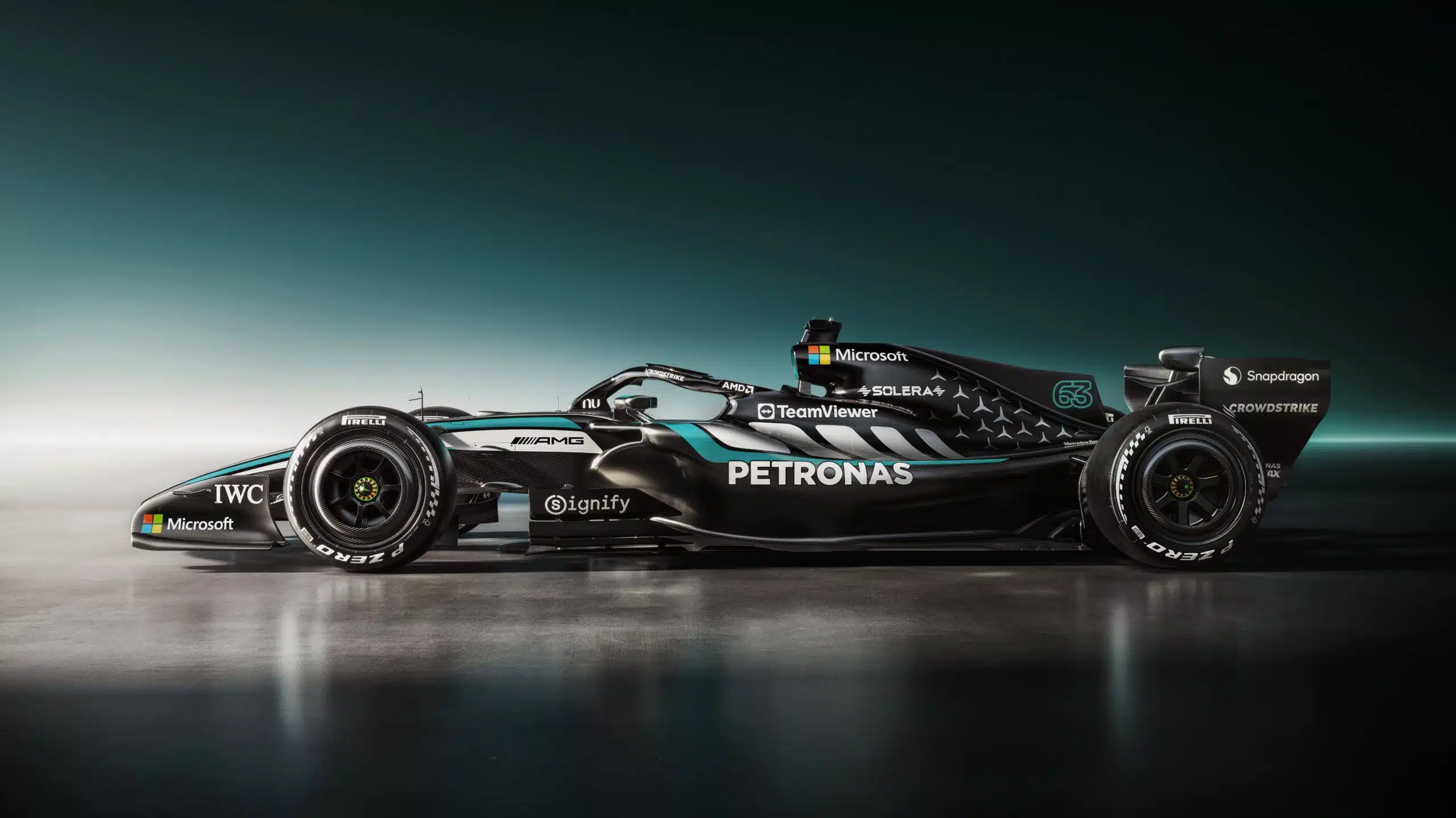Mercedes dévoile sa W17 et la met en piste à Silverstone G_QQTpKXUAAH9cp