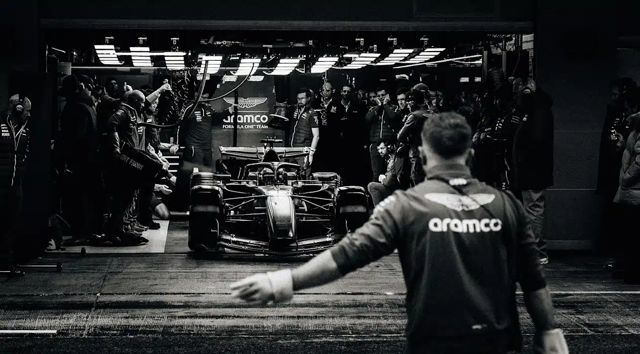 Newey crée la stupeur avec un concept hors-norme sur l'AMR26 amr06bw_25x12