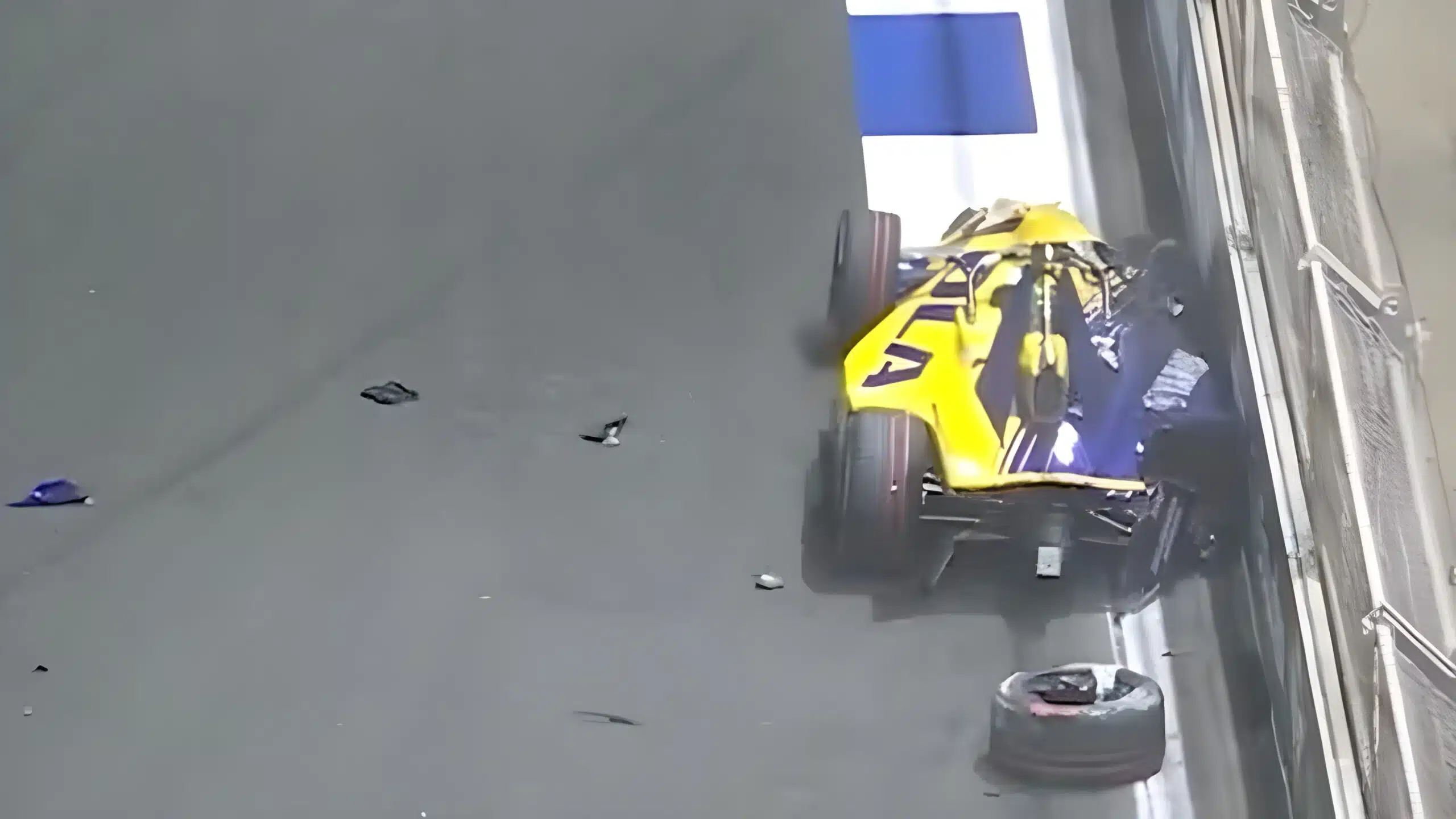 Crash effrayant pour la fille de Richard Hammond en Formule E 0_Izzy-Hammond-crash (1)