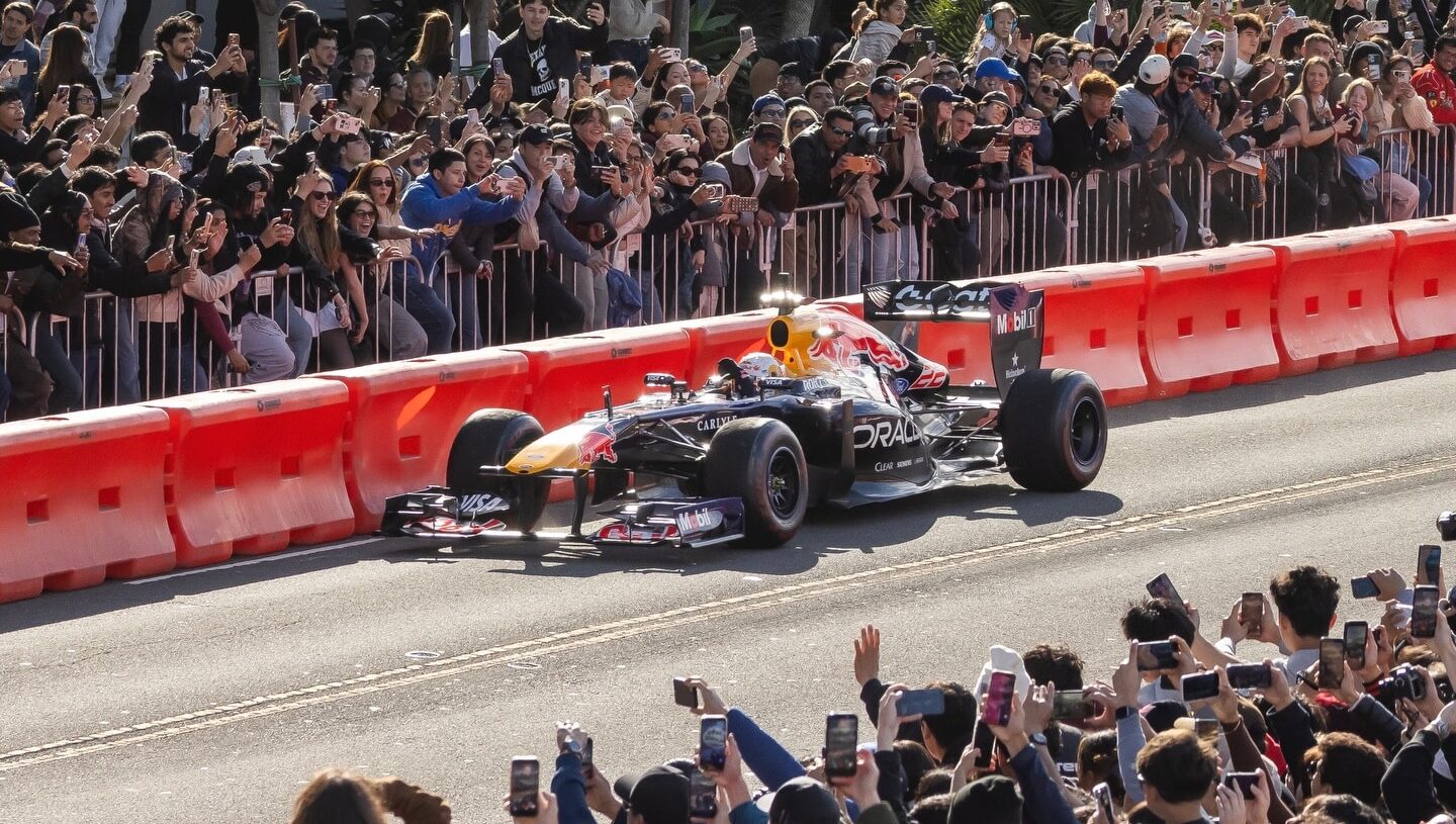 VIDÉO : Une exhibition de Tsunoda et Red Bull tourne mal